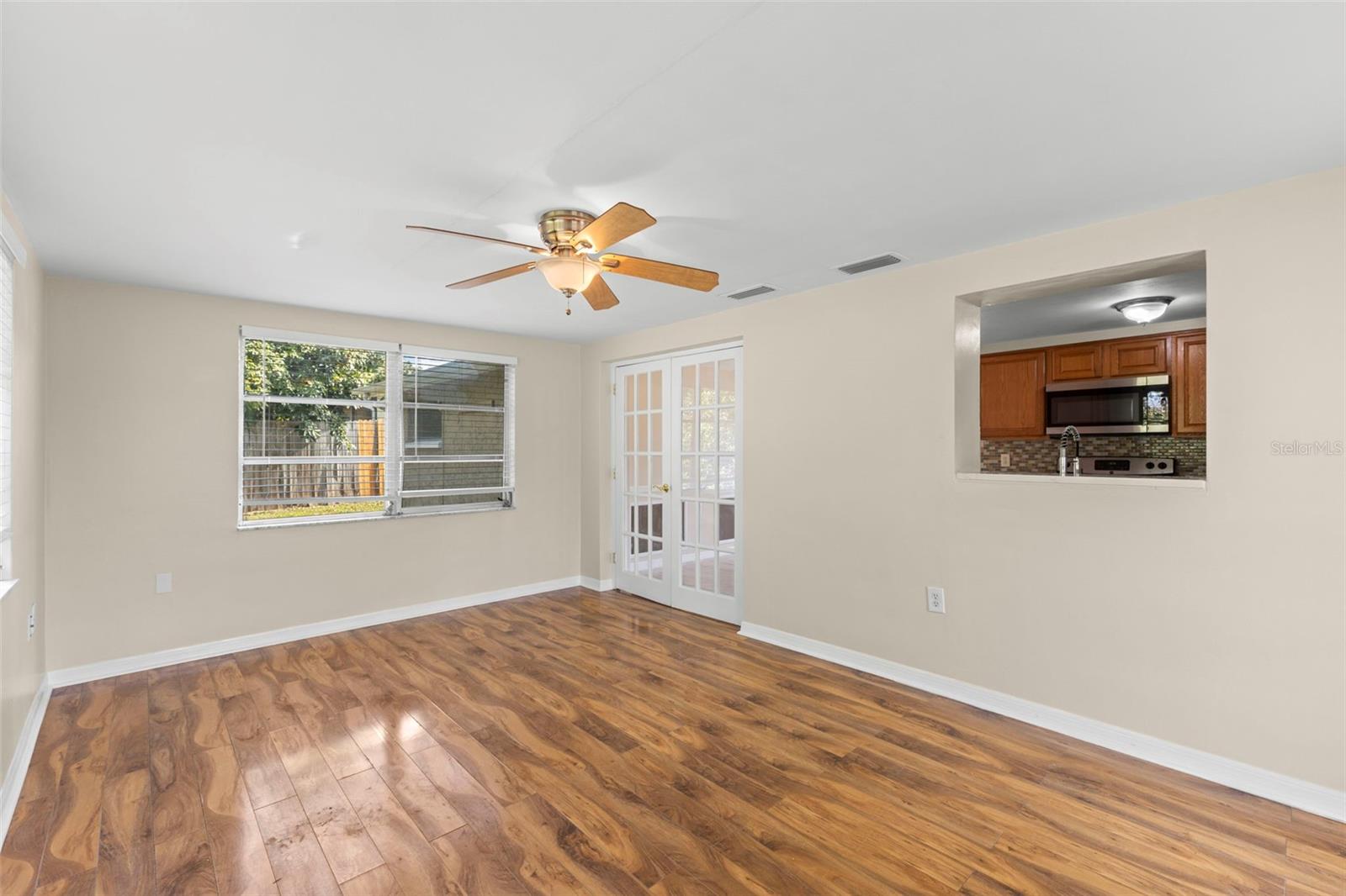 Pass Thru to Kitchen