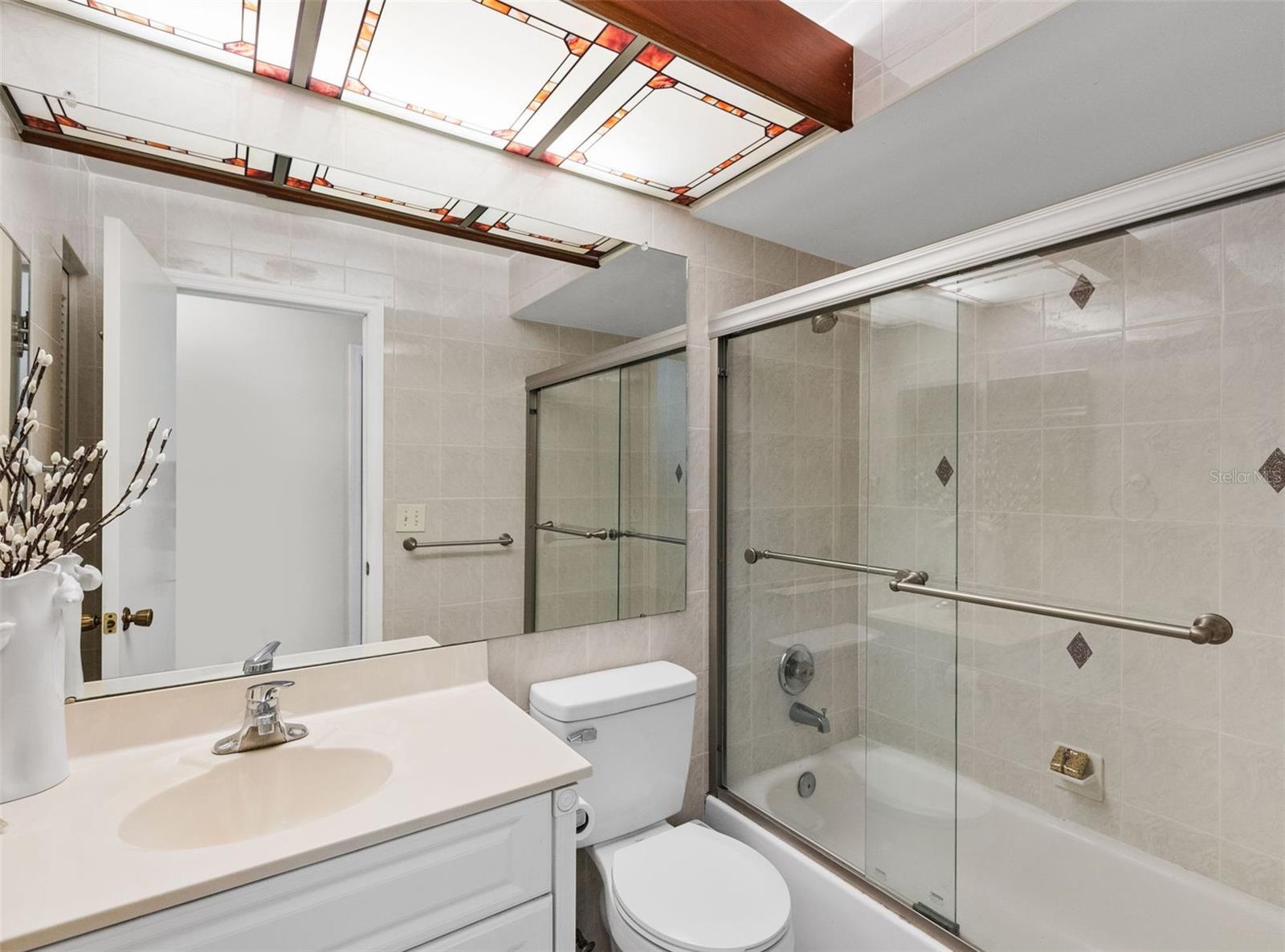 Bathroom 2 with tub and shower combo