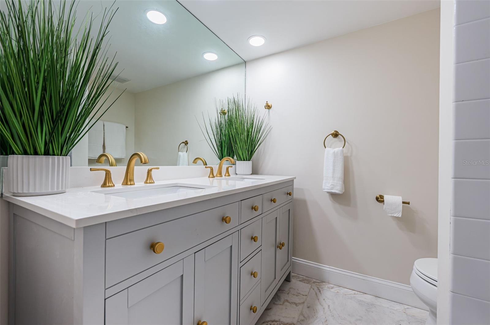 Master Bedroom Bathroom