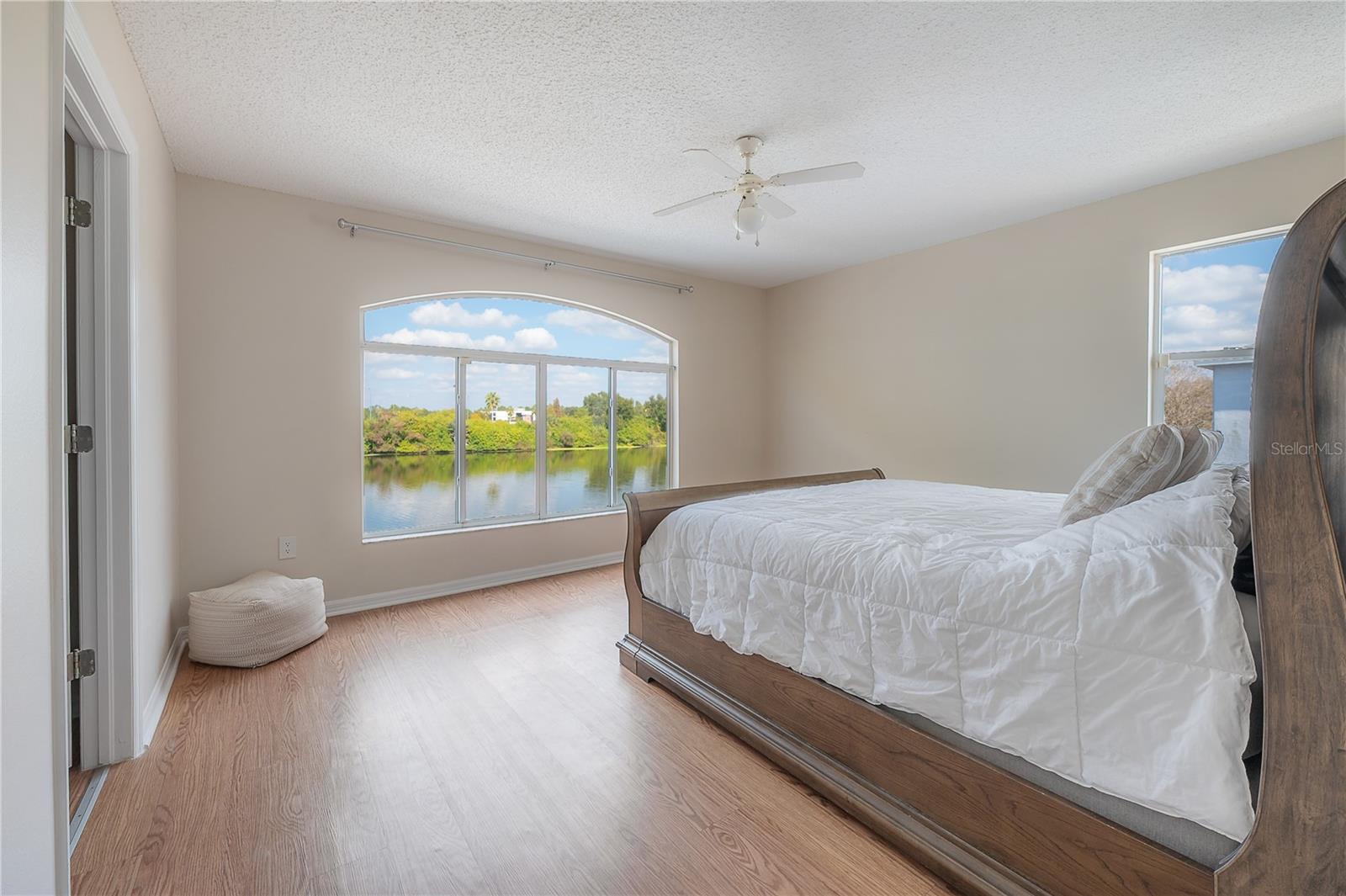 Upstairs primary bedroom