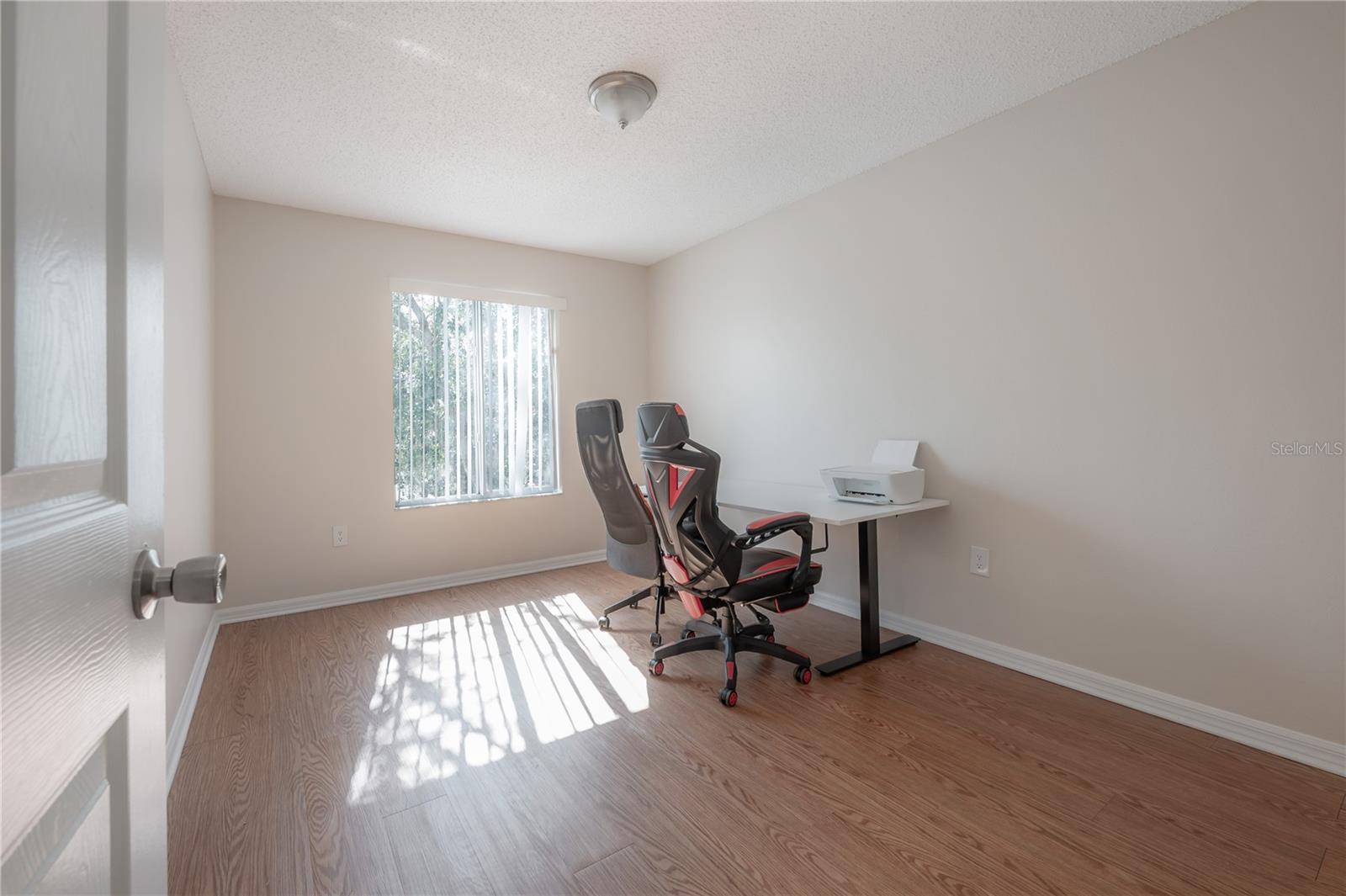 Upstairs guest bedroom