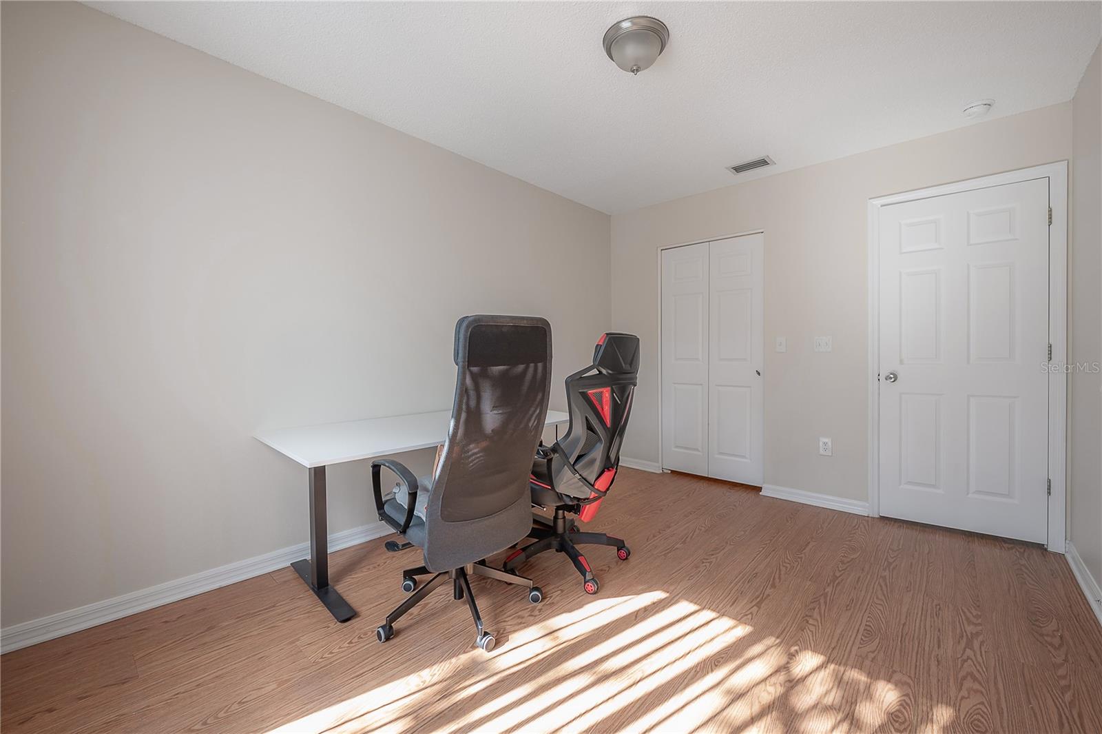 Upstairs guest bedroom