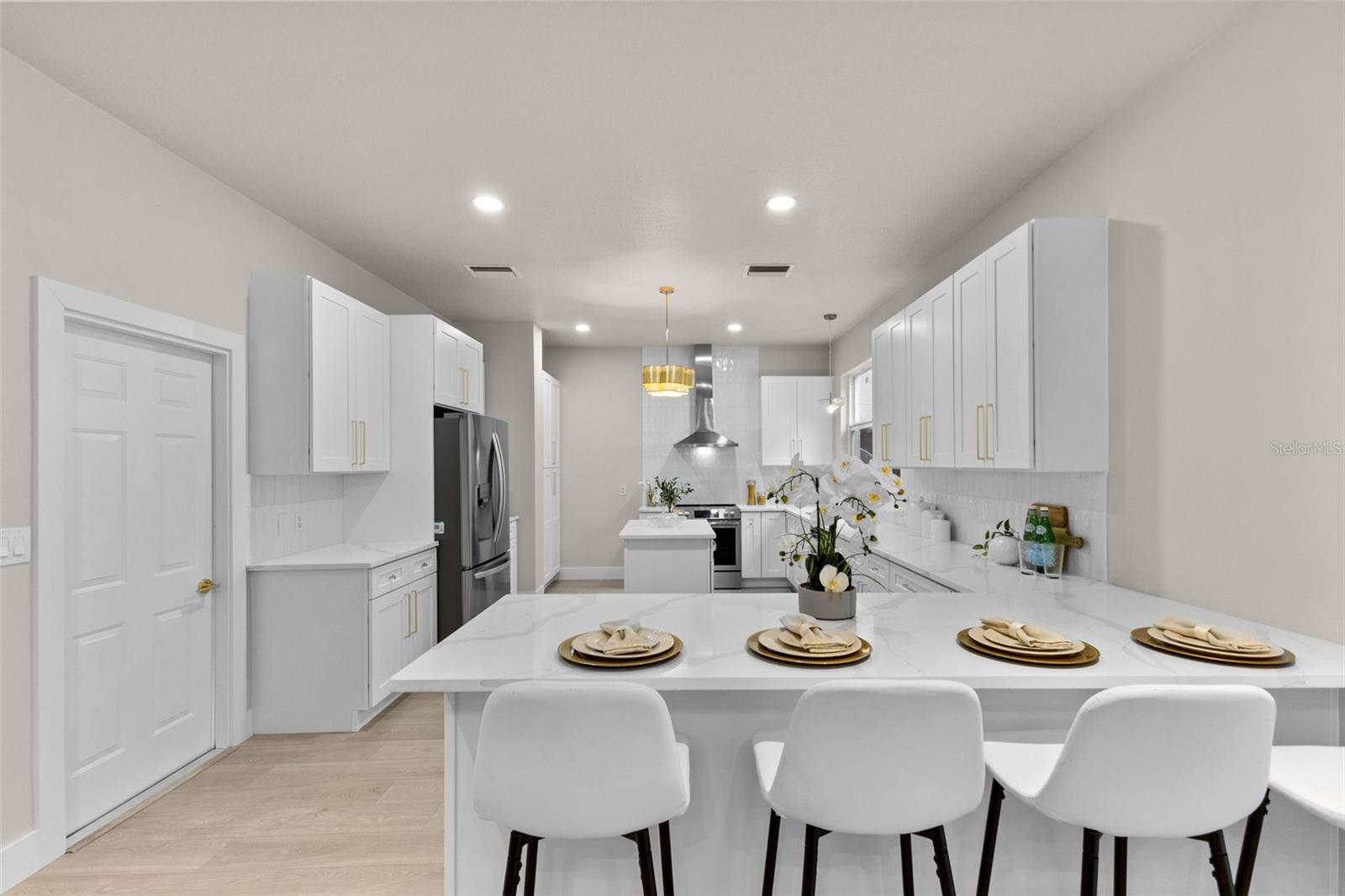 A light and bright, brand new kitchen awaits you and your guests!