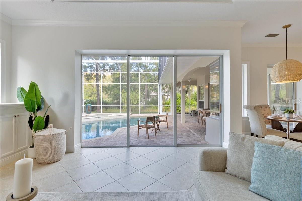 Sliders Out to Lanai