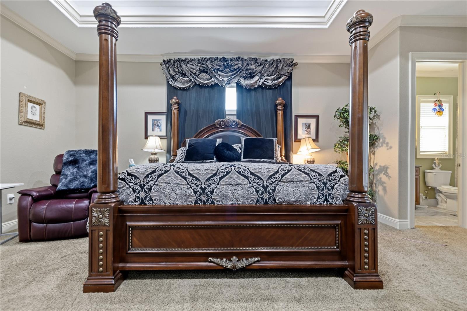 King Sized Bed with 2nd bathroom to right (Cabana Bath)