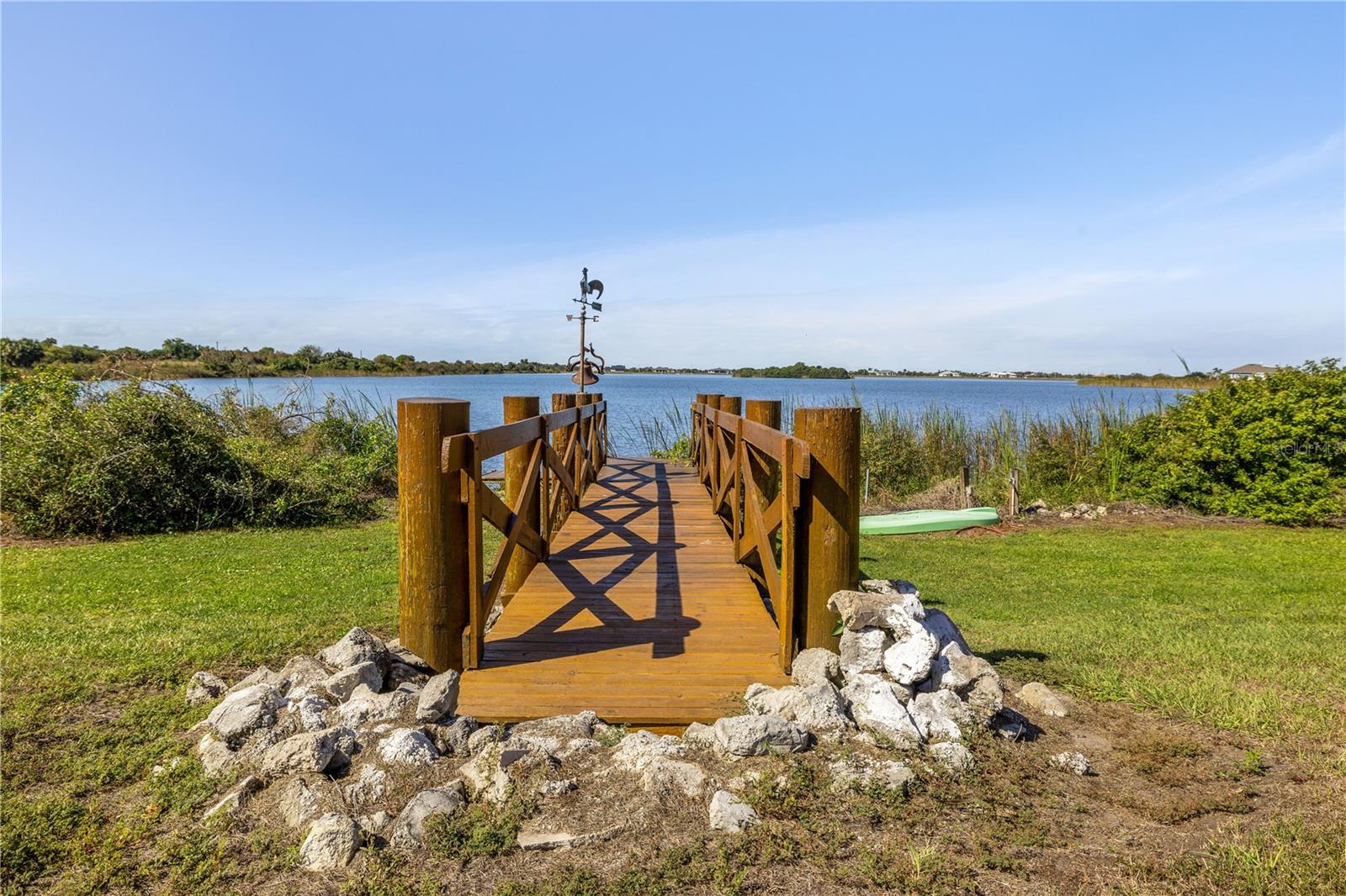 Newer Private Dock overlooking the lake. (with electric)