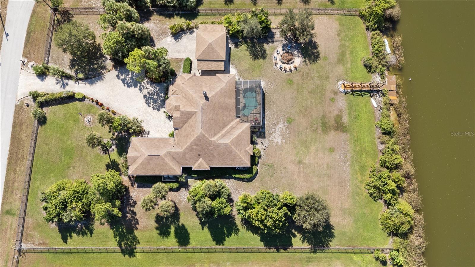 2 acres fenced in on a private lake.