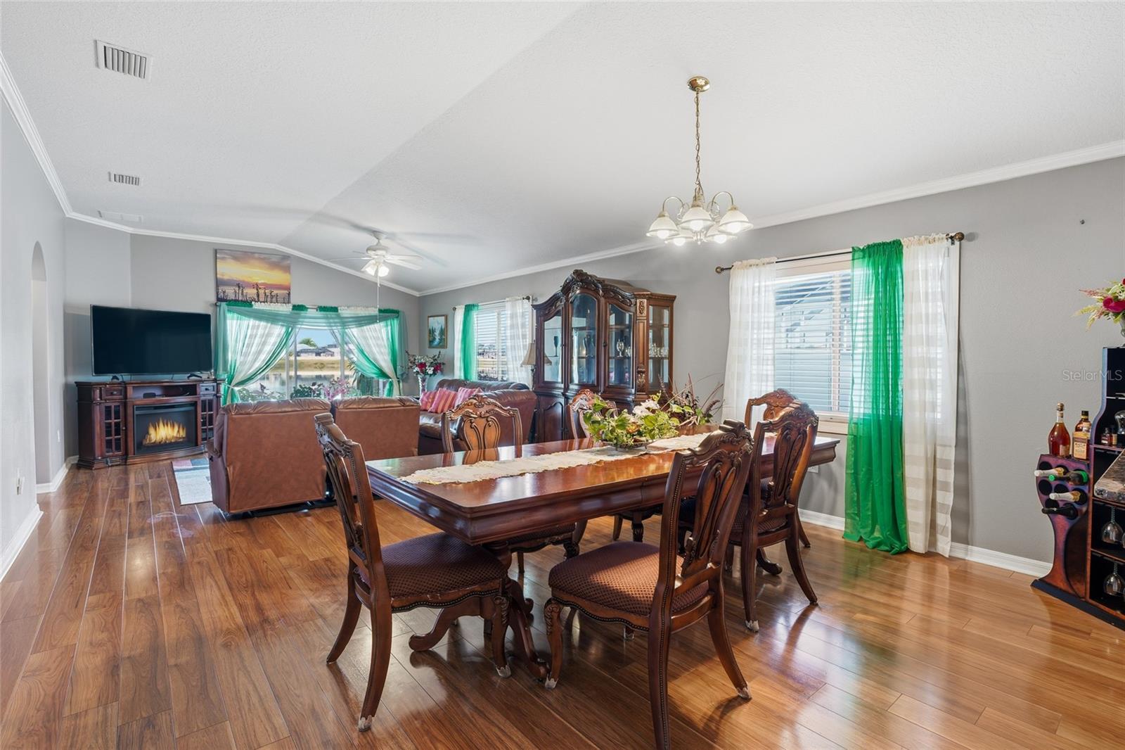 room for a large dining table and the furnishings are for sale