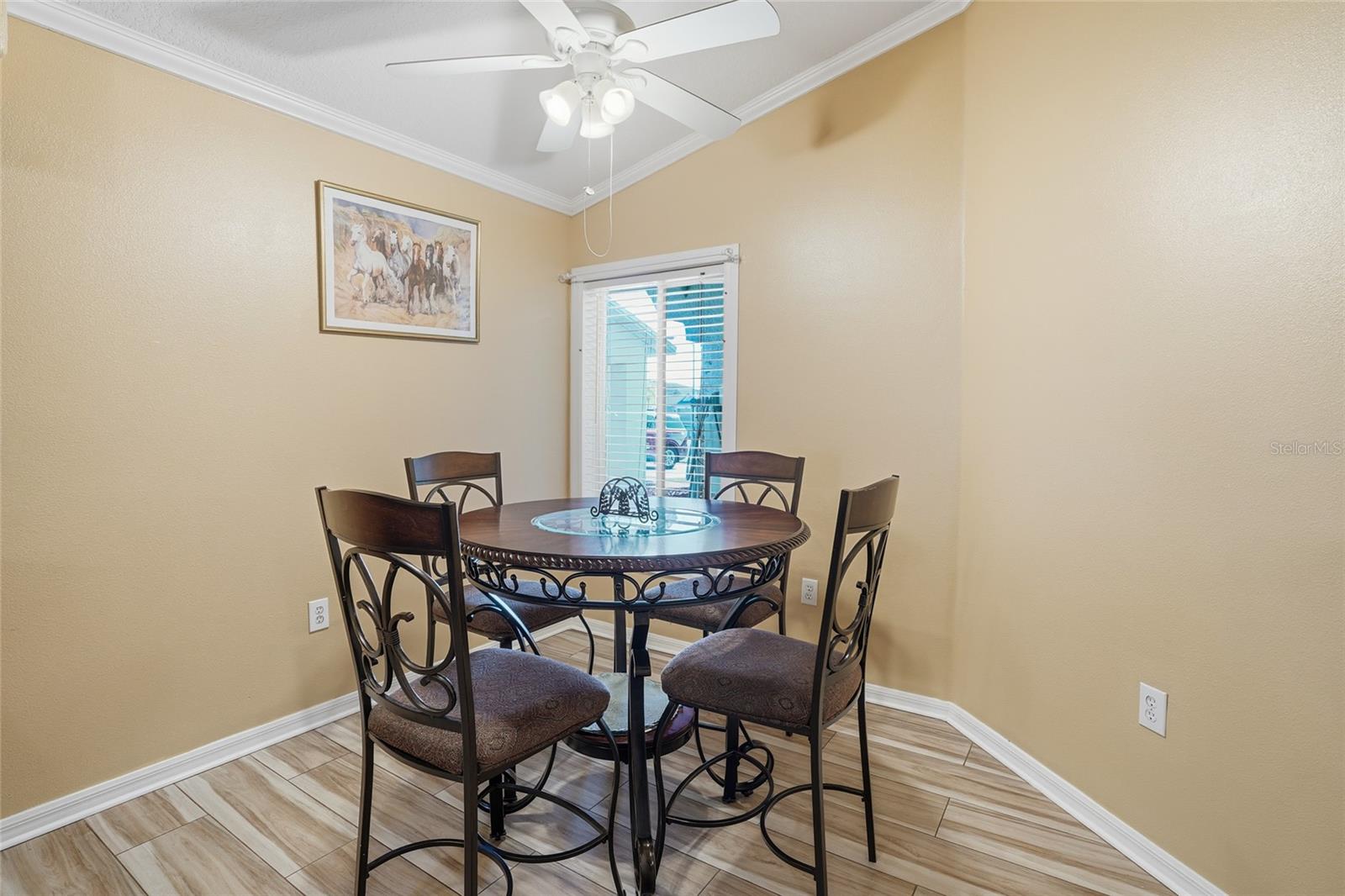 eating space in kitchen