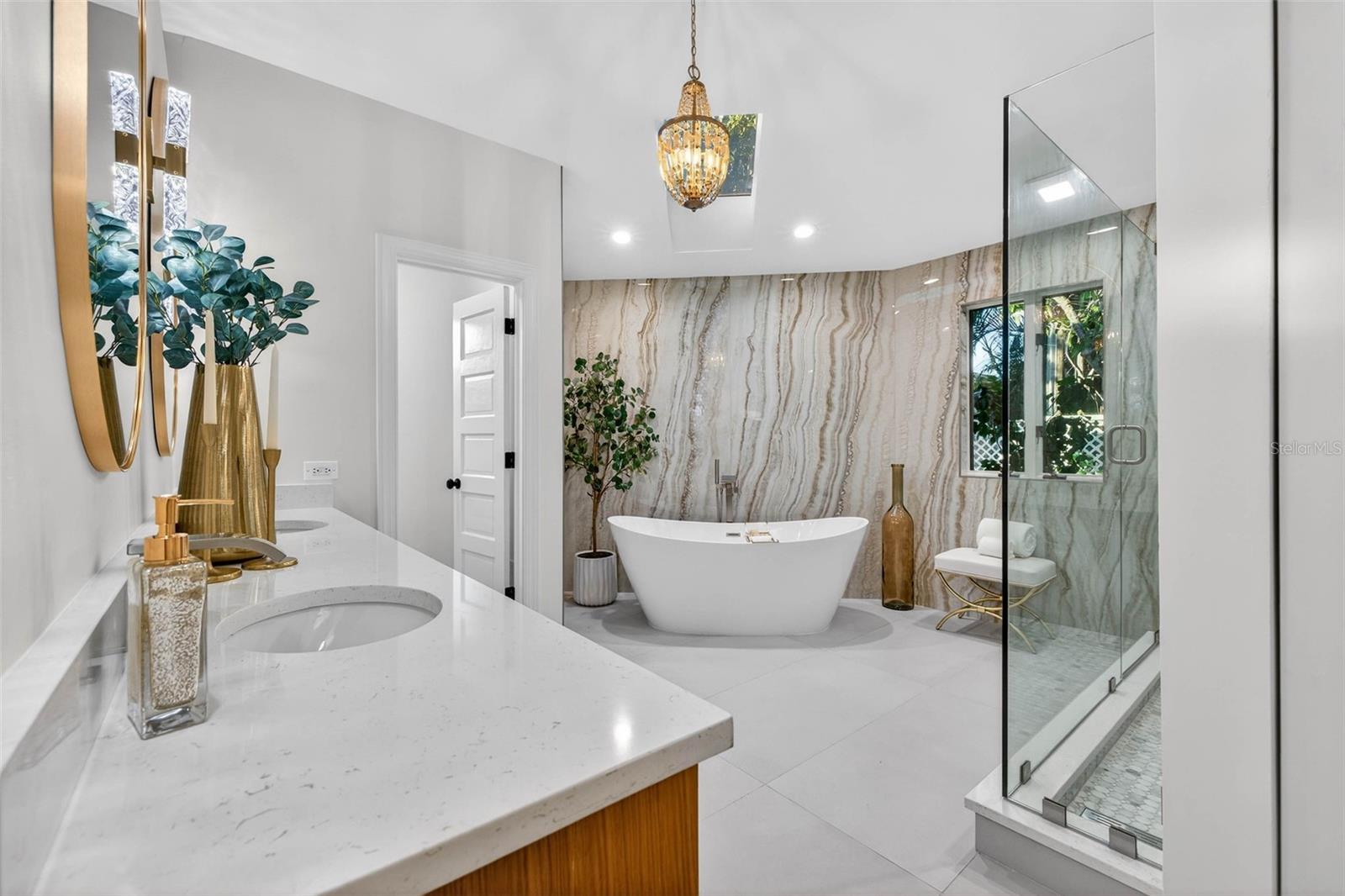 Primary En Suite Bath