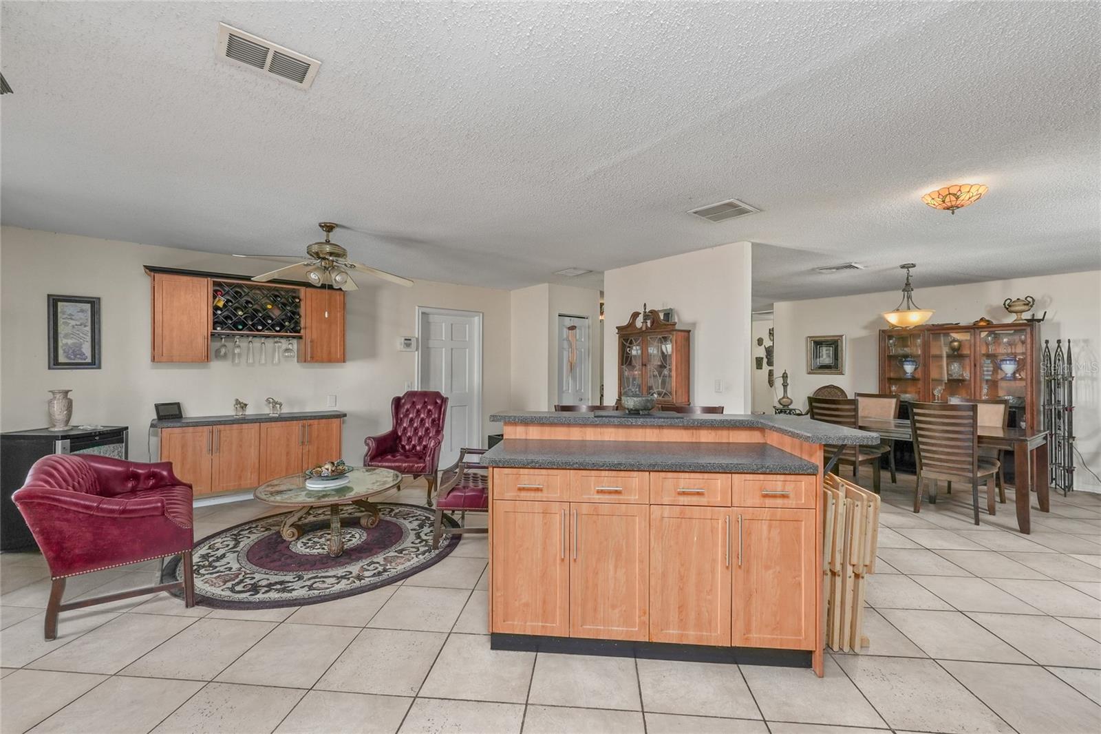 Eat in space in Kitchen