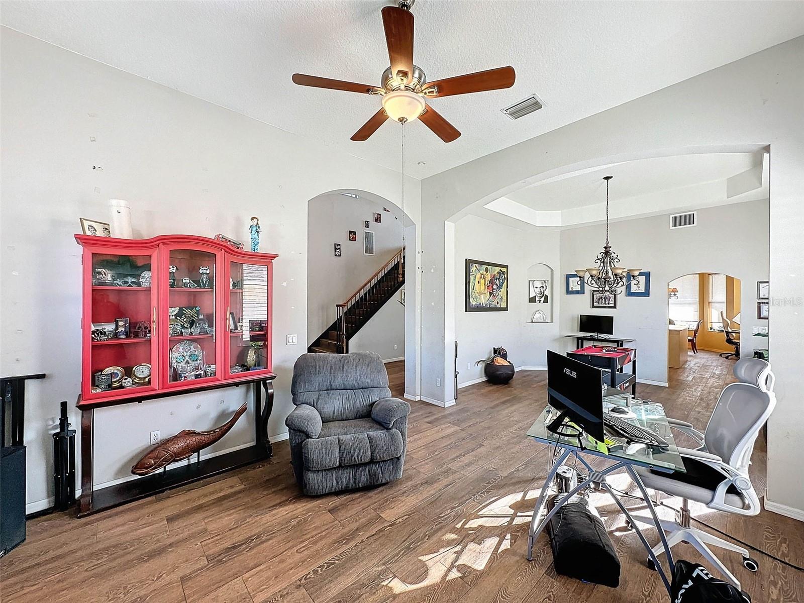 Living room off the dining room Great space for friends or family to catch up.