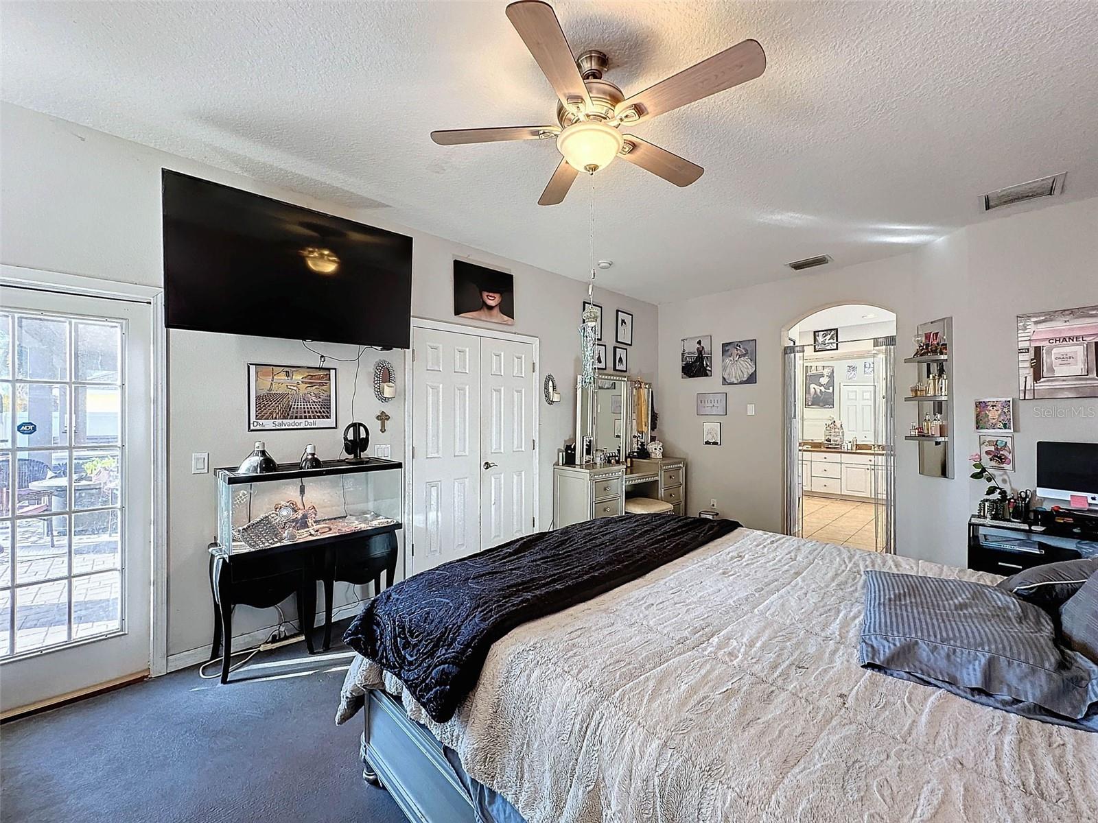 Ensuite off to the side