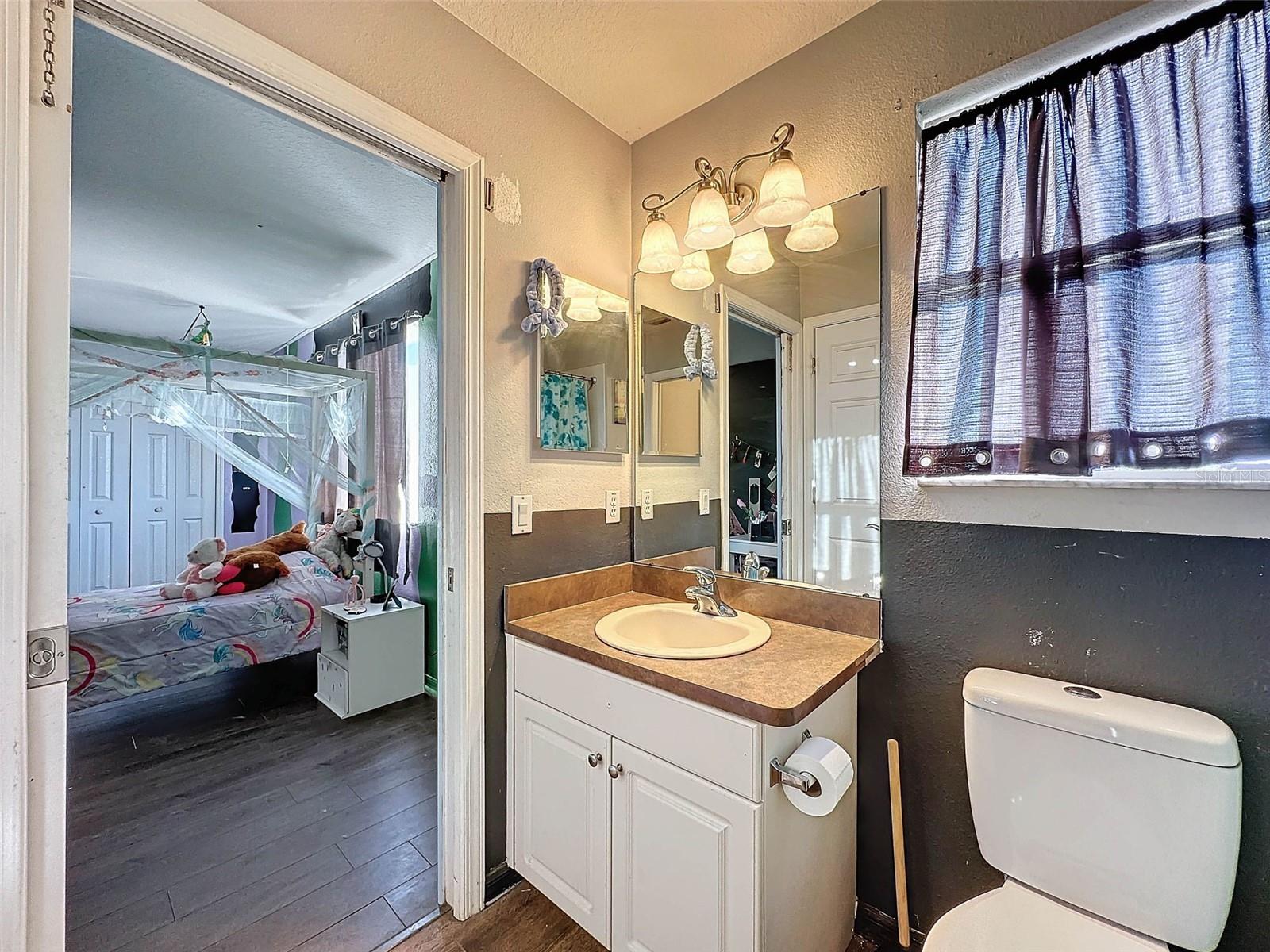 Jack n Jill bath off the 4th bedroom