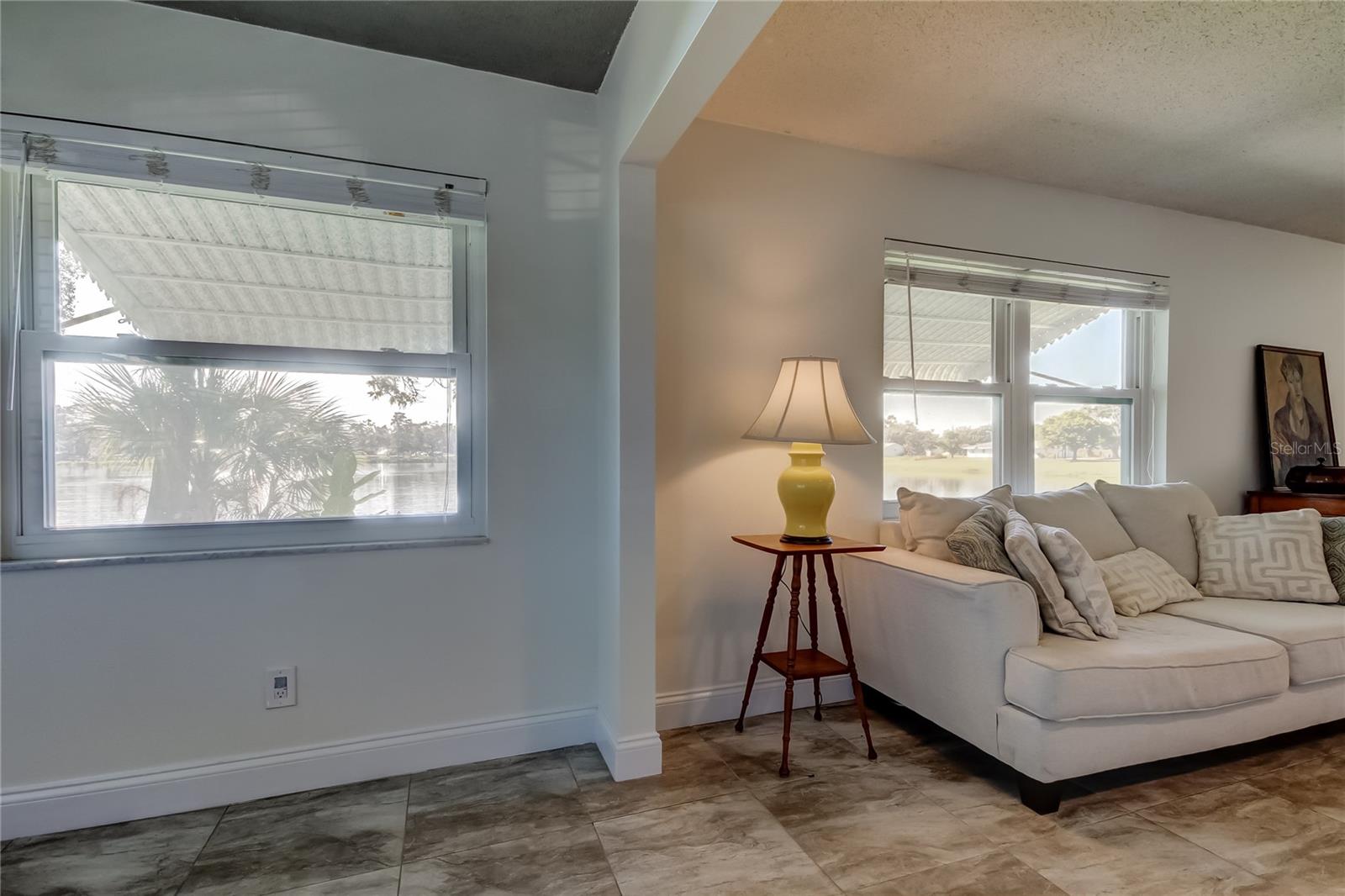 Many impact windows. Giving light to the unit.