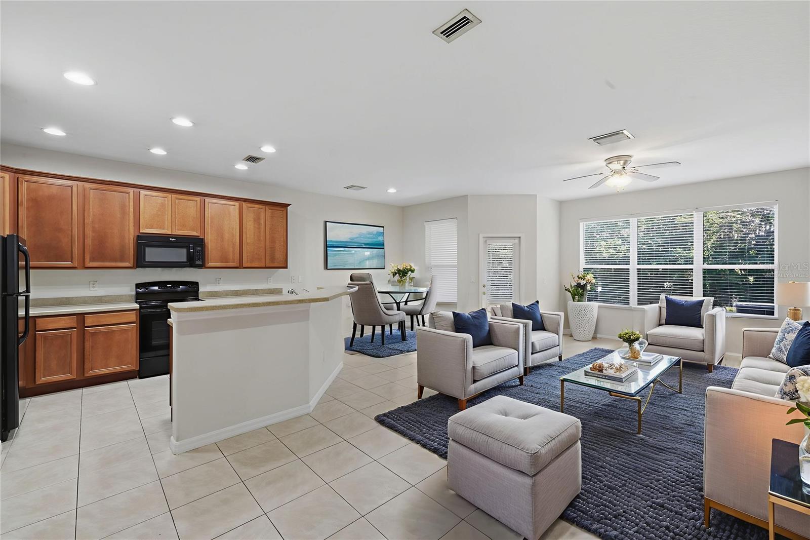 This photo has been Virtually Staged.