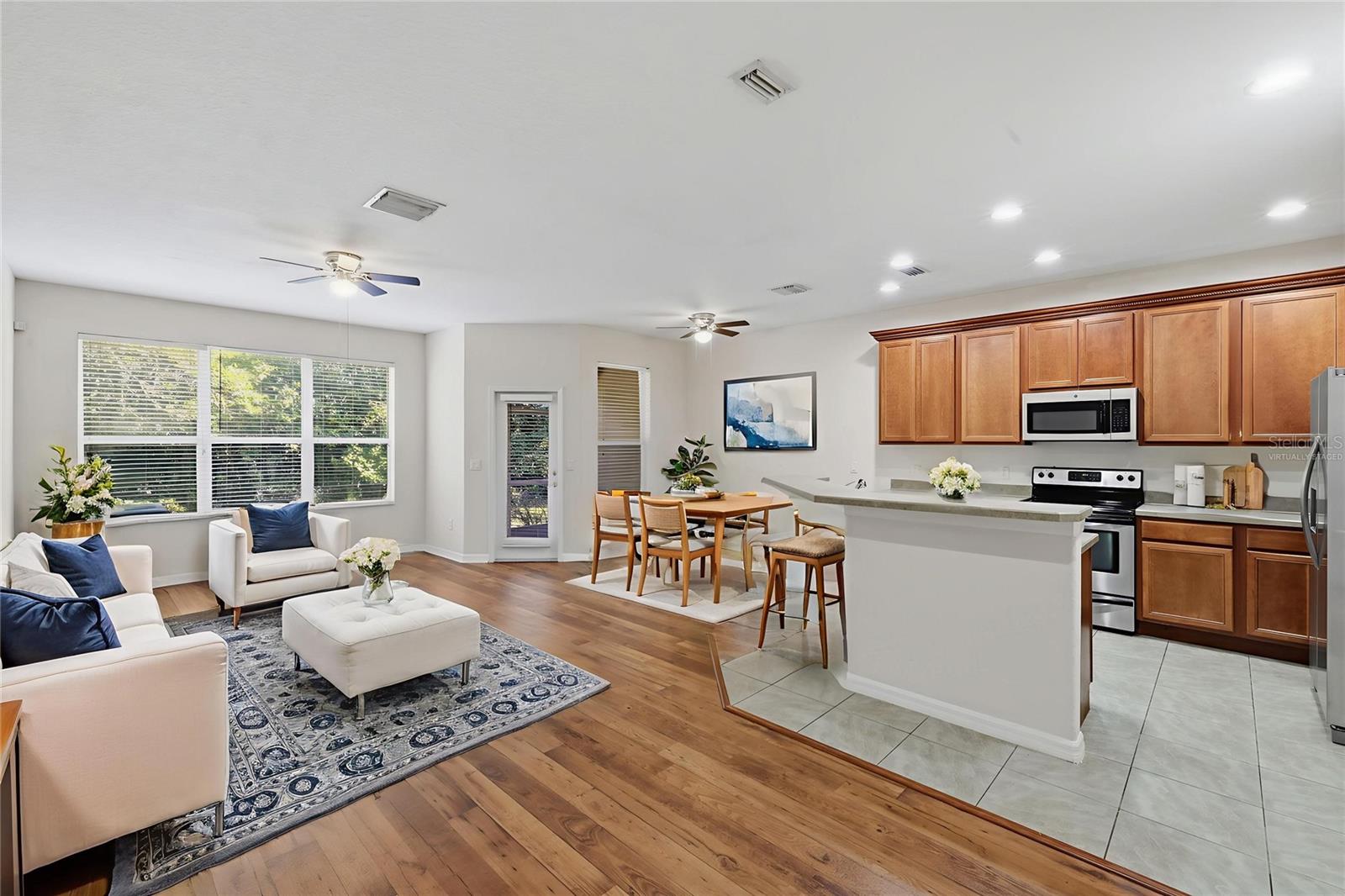 This photo has been Virtually Staged.