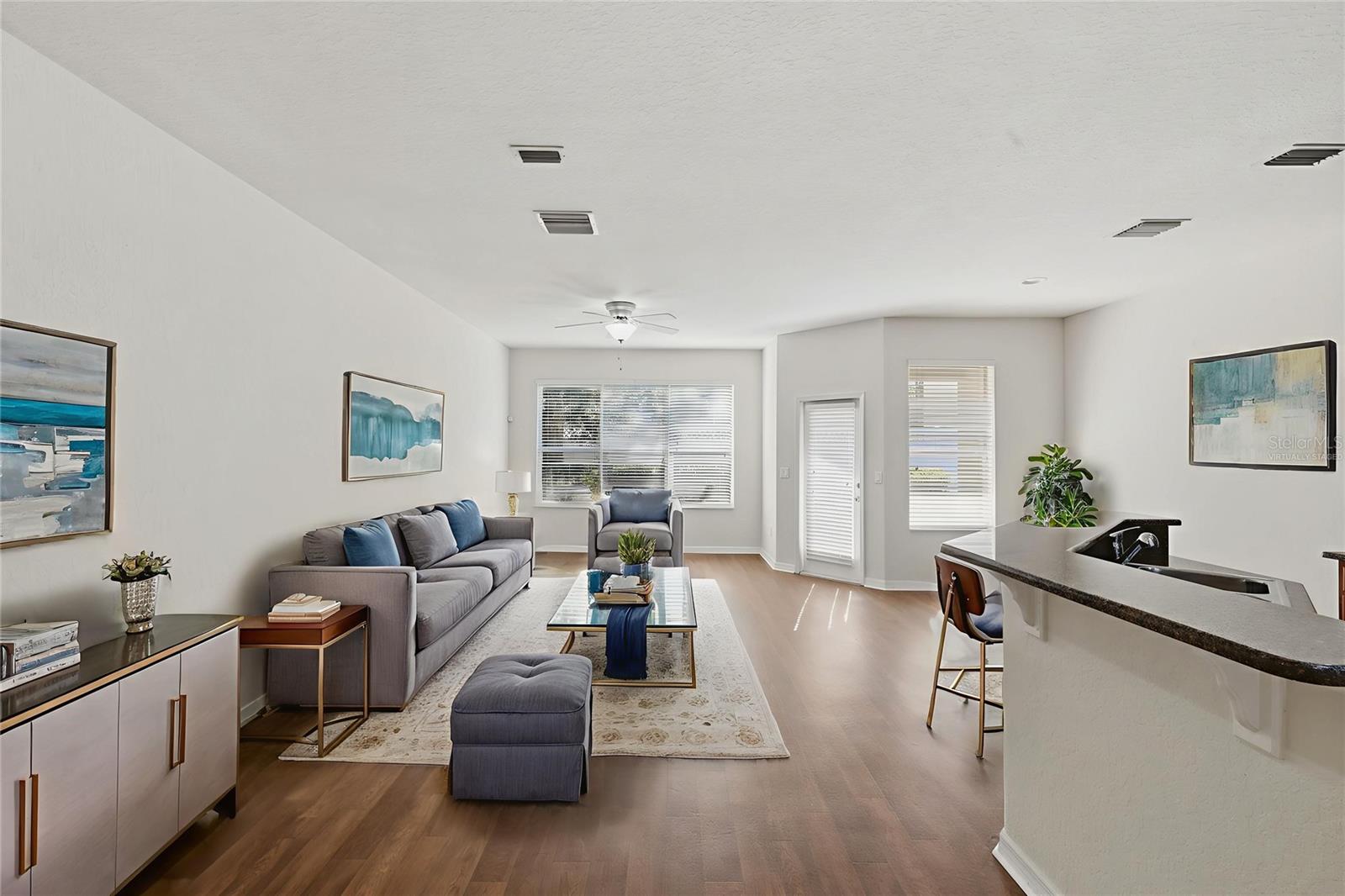 This photo has been Virtually Staged.