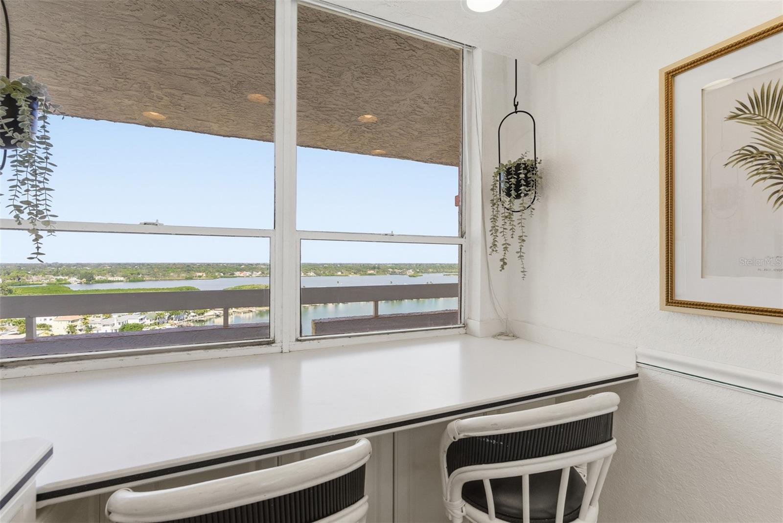 Enjoy a quick bite while taking in the Intracoastal views.
