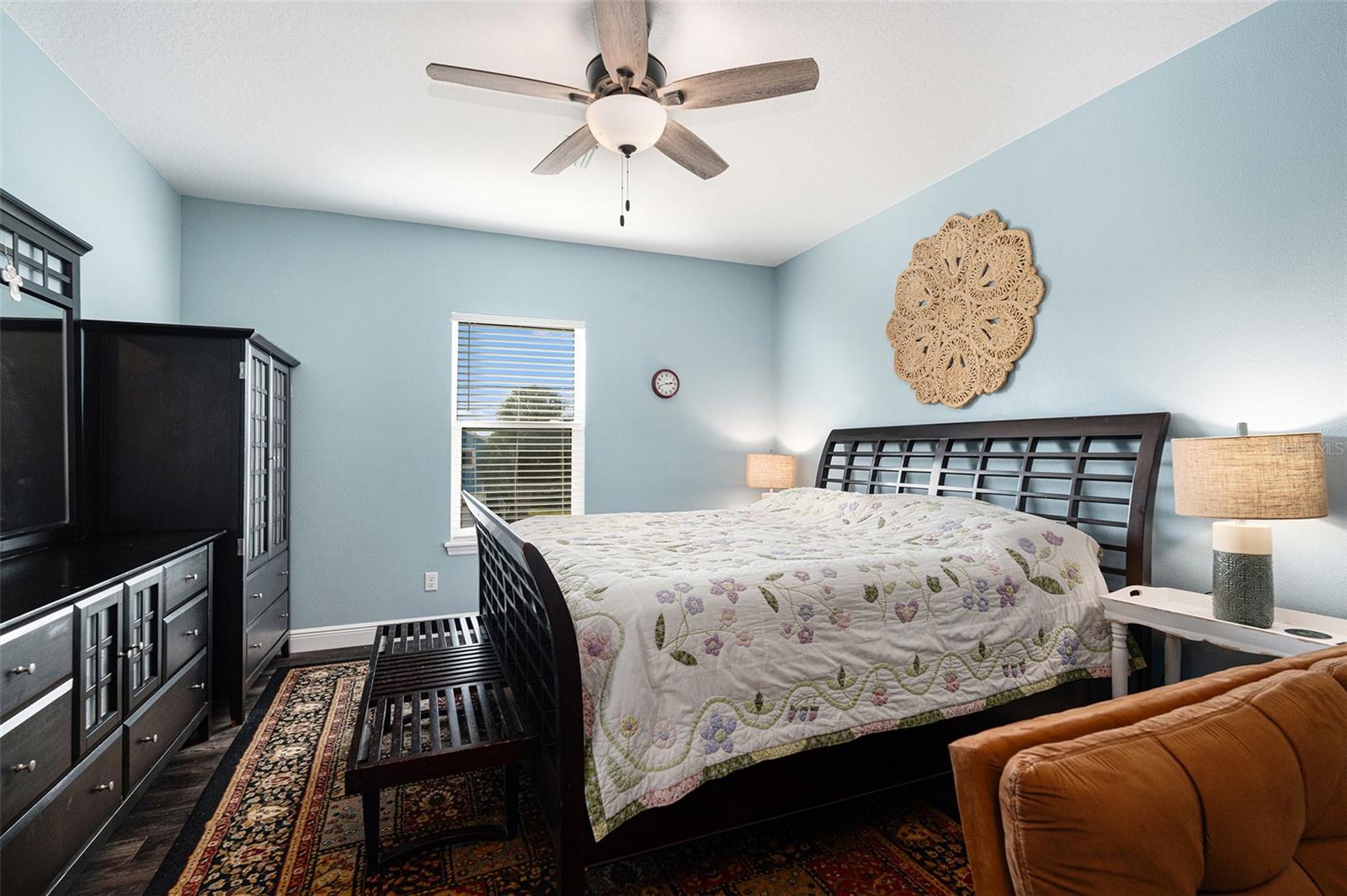 Master with sitting area