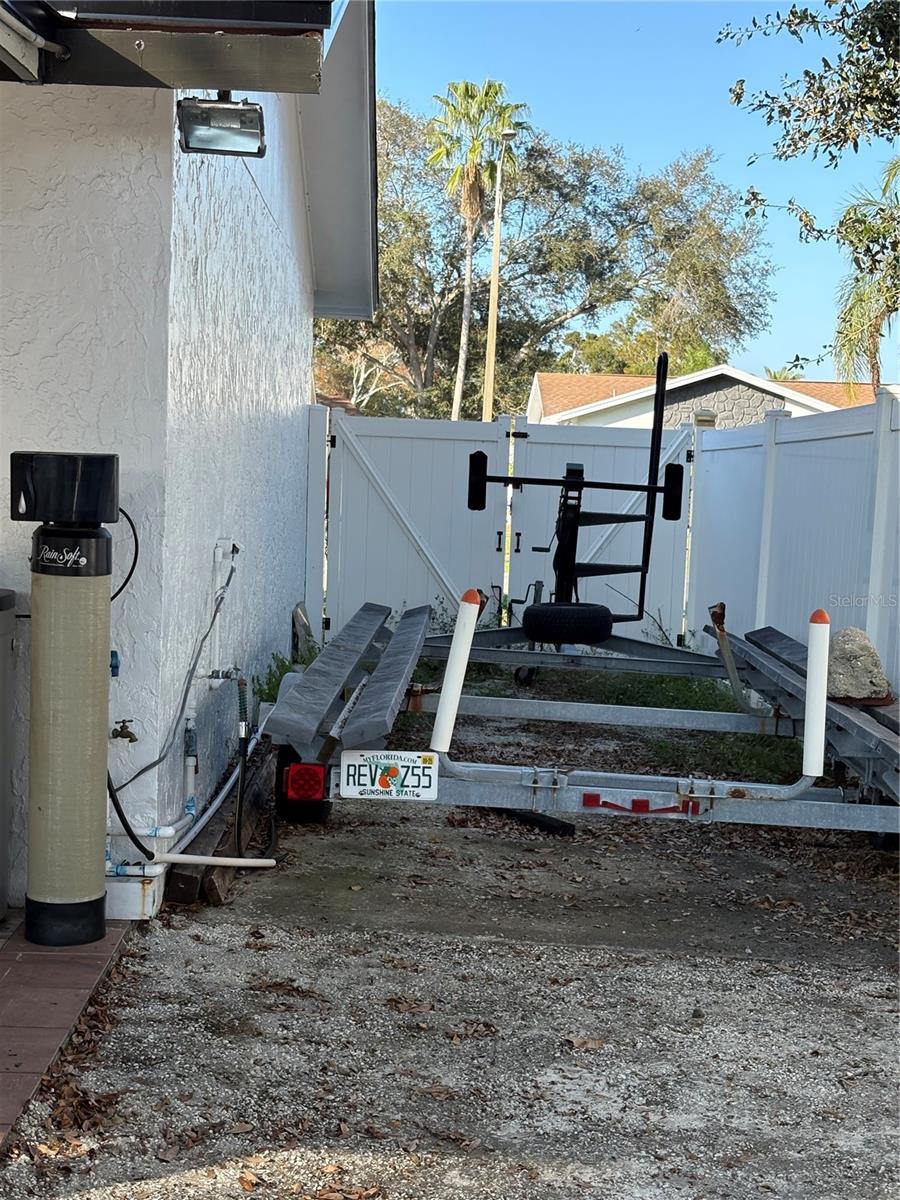 Double door fence entry