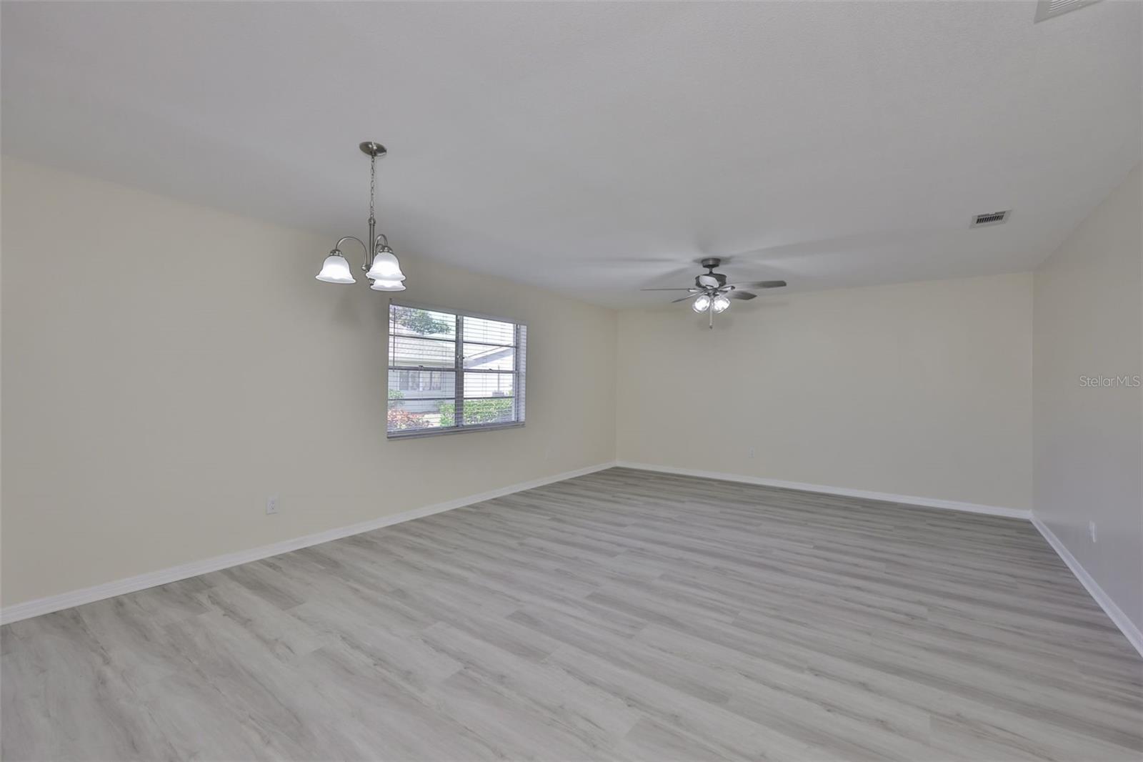 Living Room/Dining Area