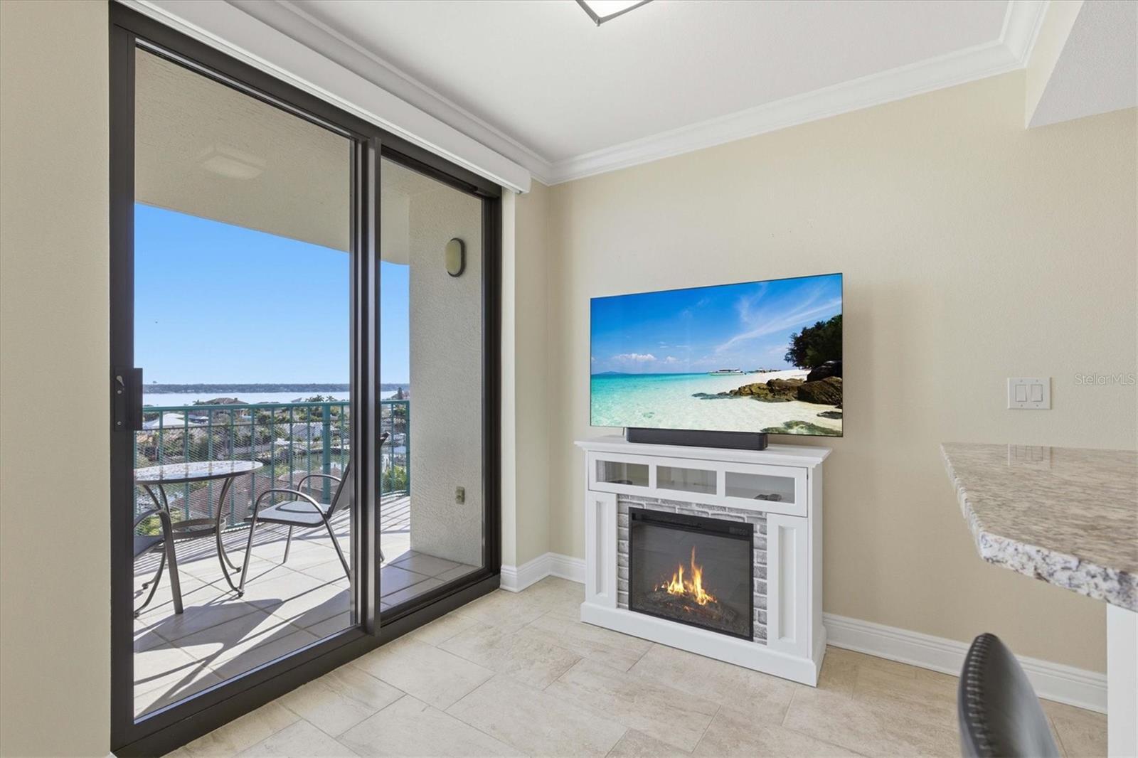 Flex space/Office/Dinette