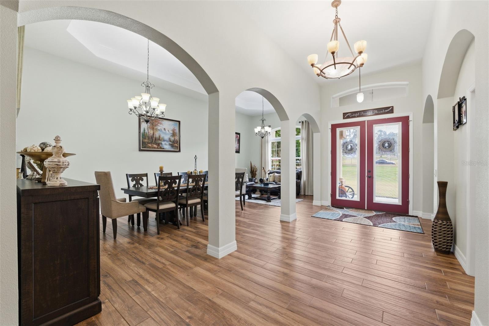 Dining/Foyer