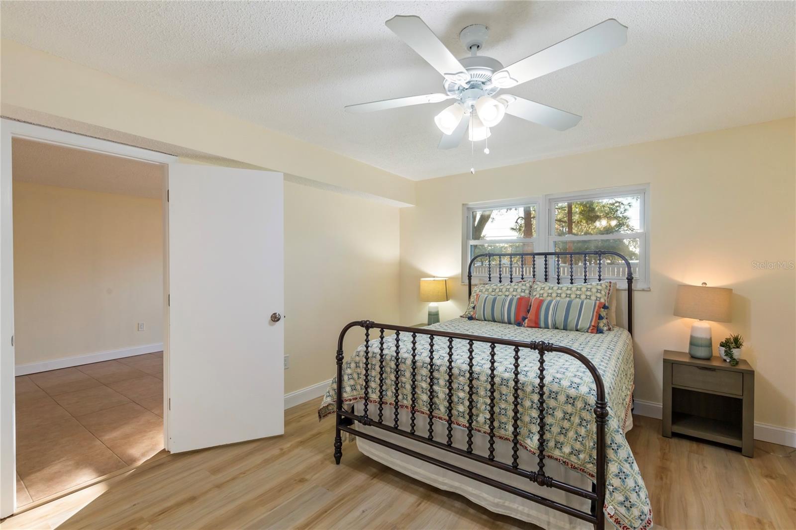 PRIARY BEDROOM W WALKIN CLOSET