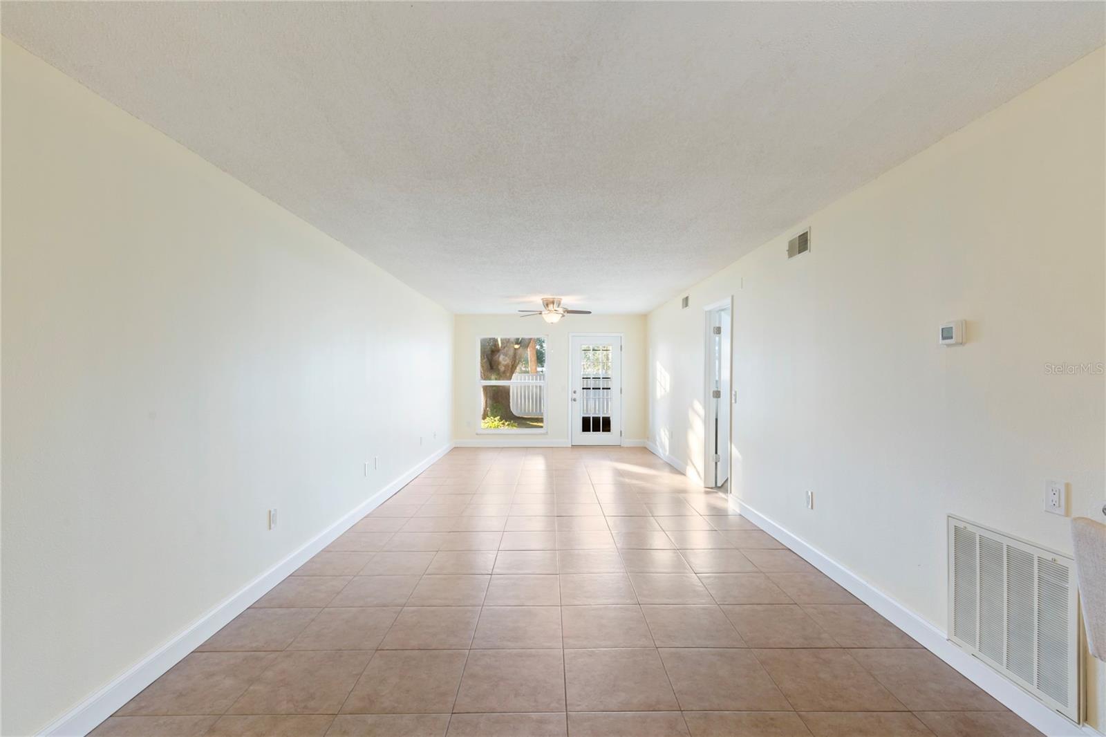 LIVING ROOM/DINING ROOM COMBO
