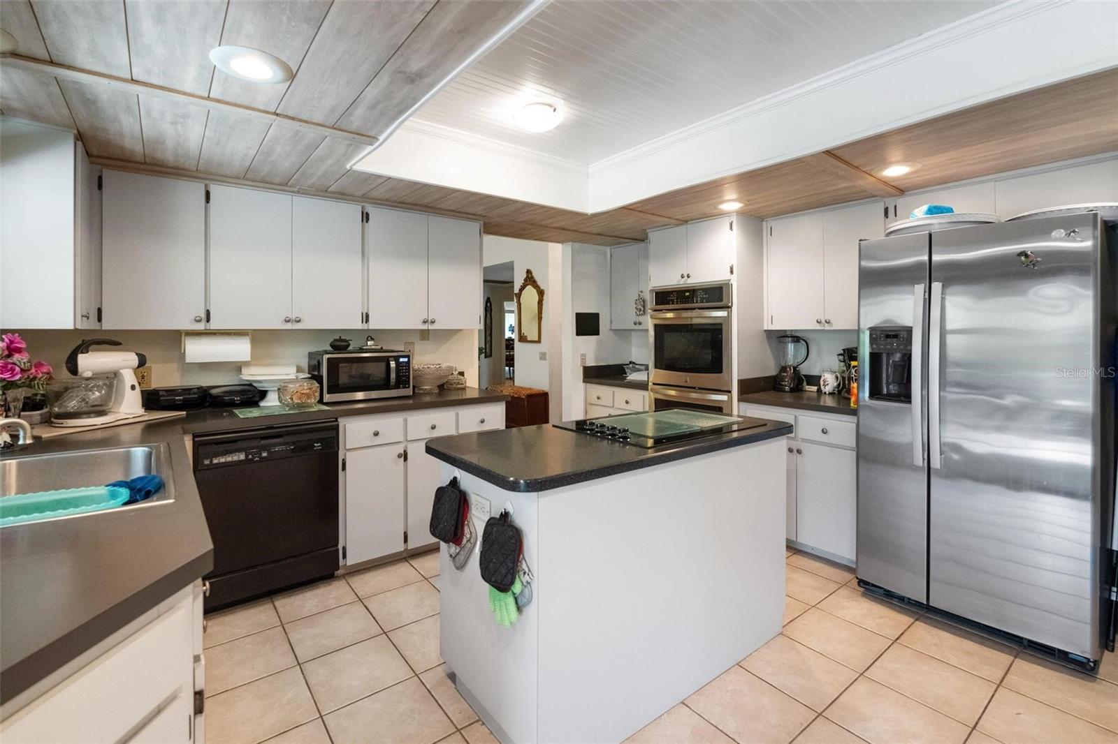 Kitchen with Island cook top.