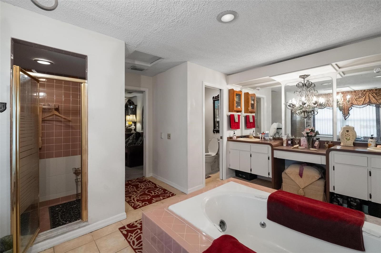 Primary En-Suite Bath