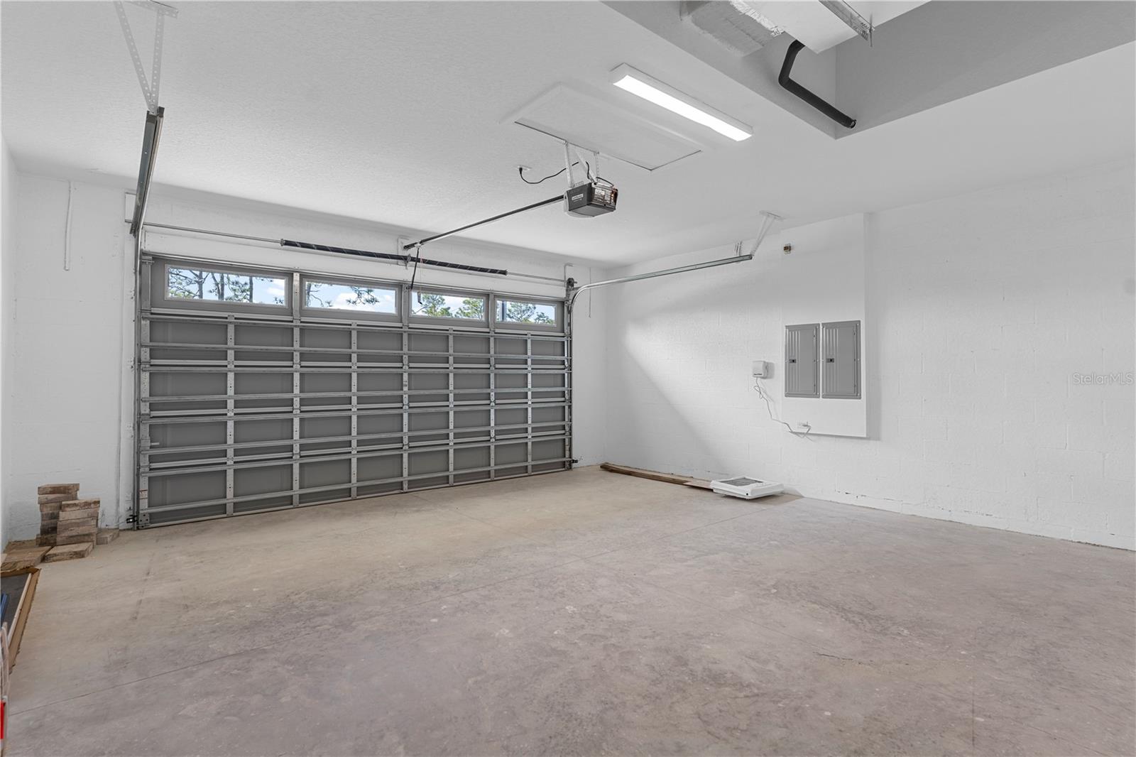 Garage with Wi-Fi programable opener