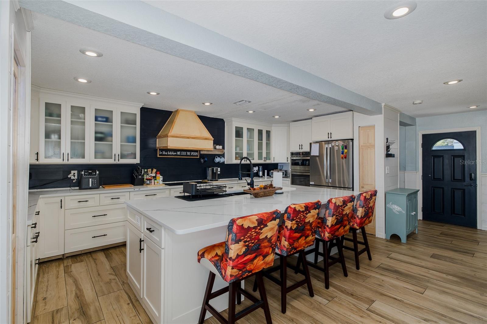Eat-in Kitchen with island and bar stools