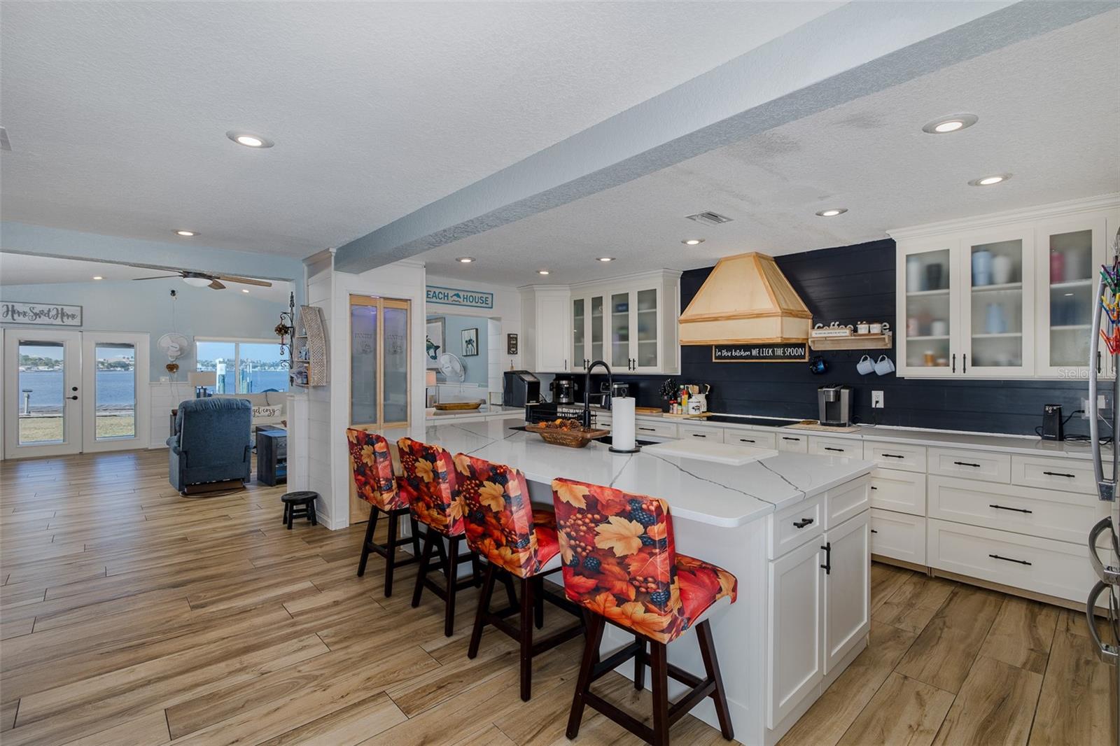Eat-in Kitchen with island and bar stools