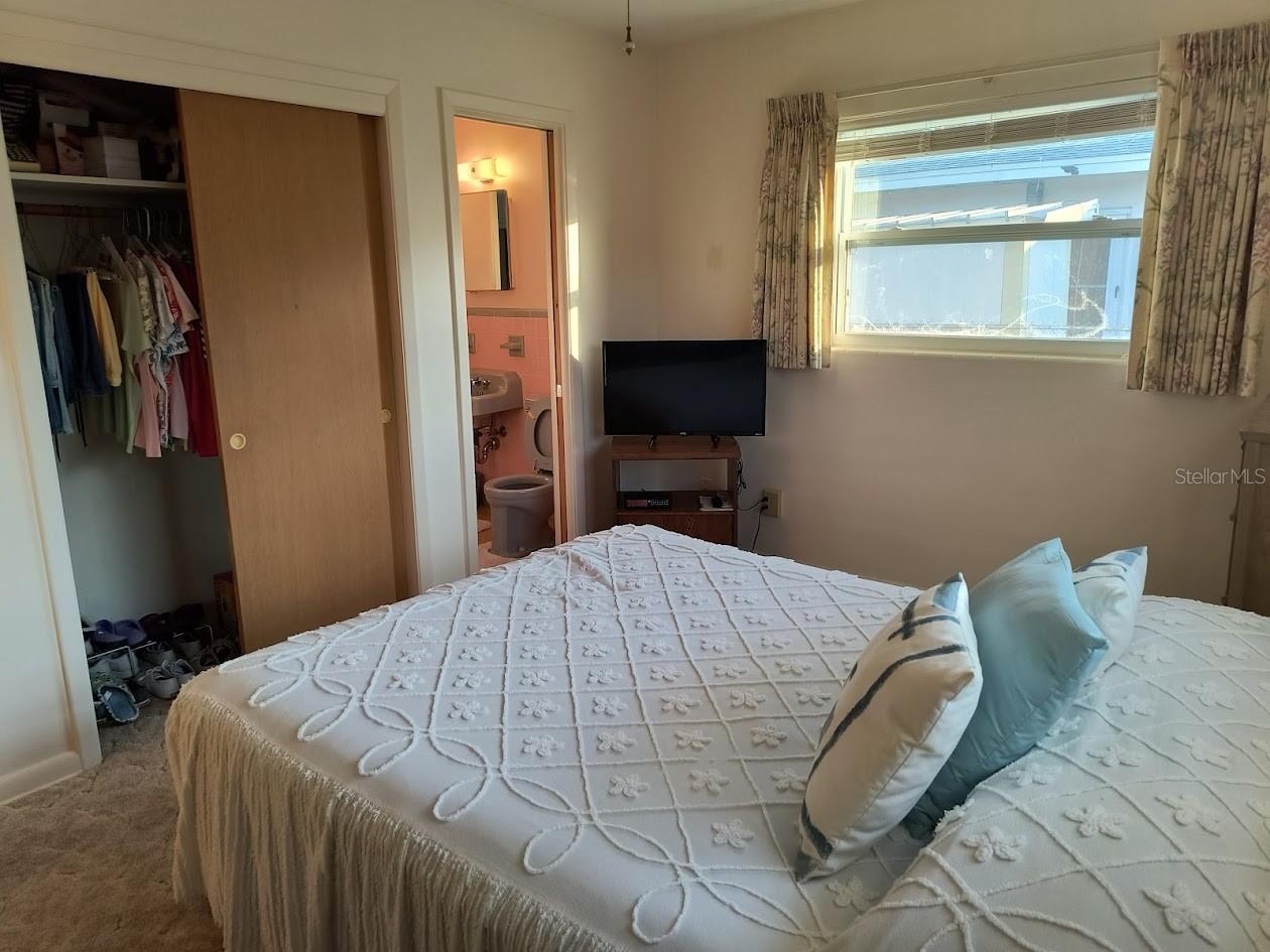 Bedroom #3 Jack & Jill bathroom