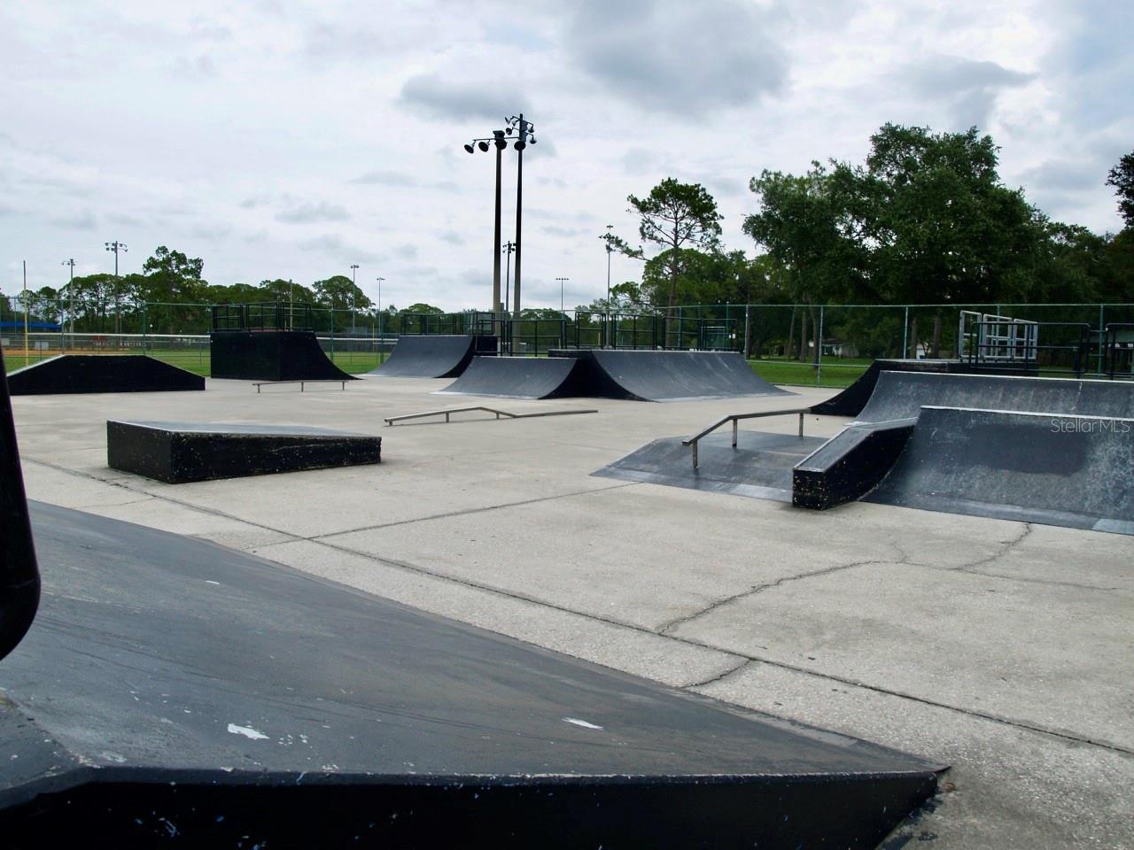 Skate and bicycle park