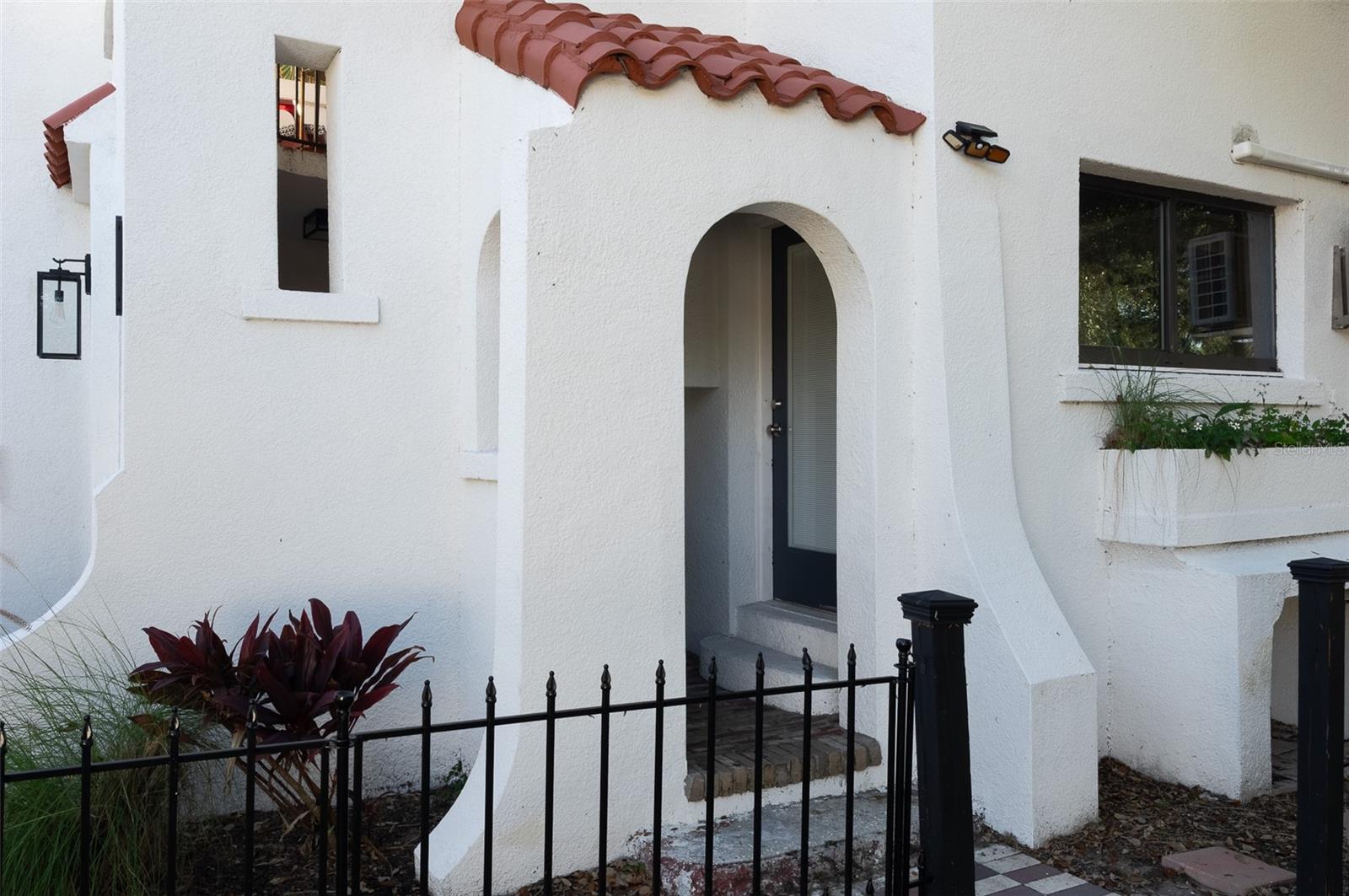Side entrance into kitchen