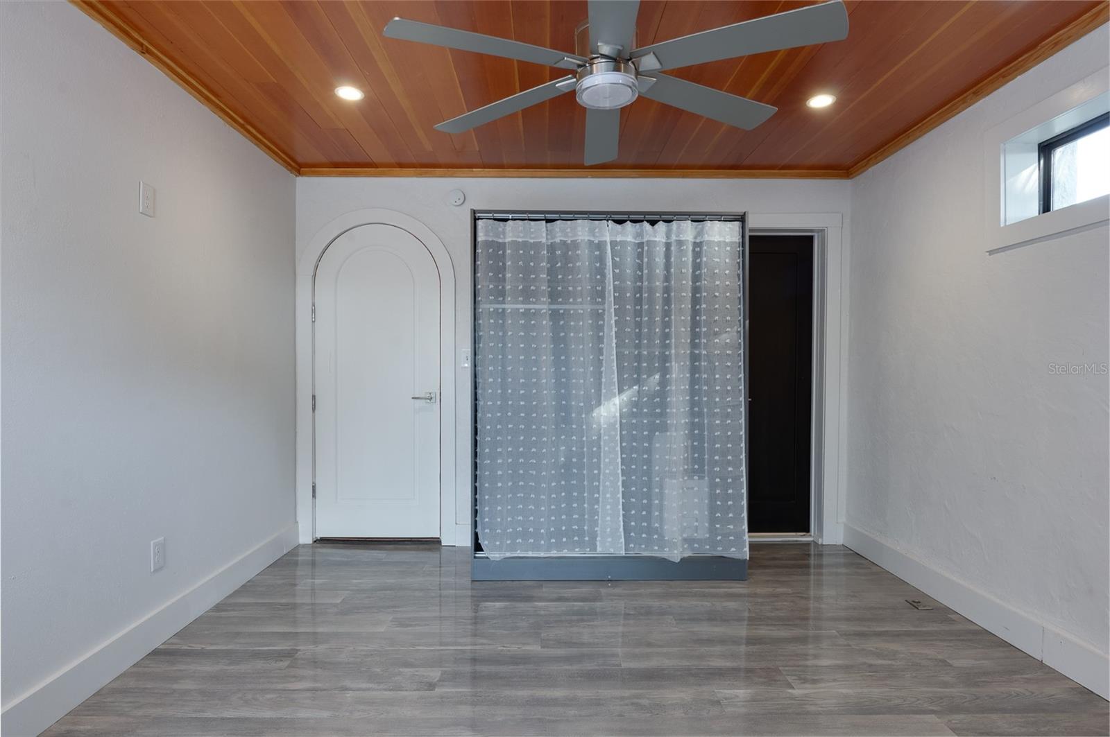 Primary bedroom with doorway to en-suite bath