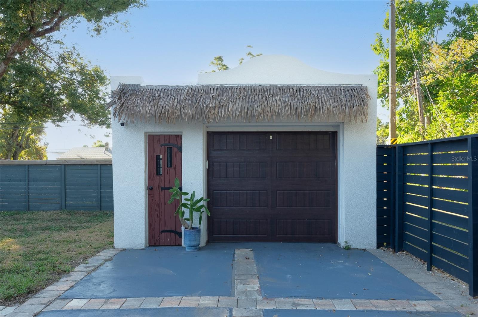 Detached 1 car garage