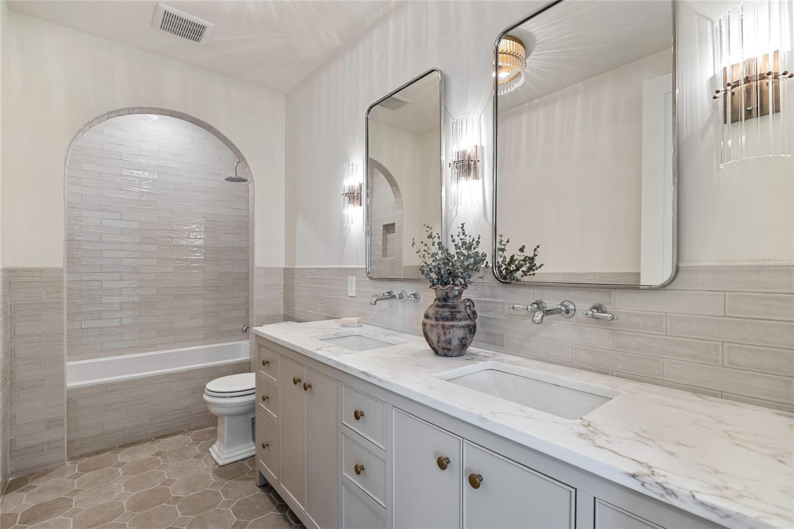 Upstairs common bath