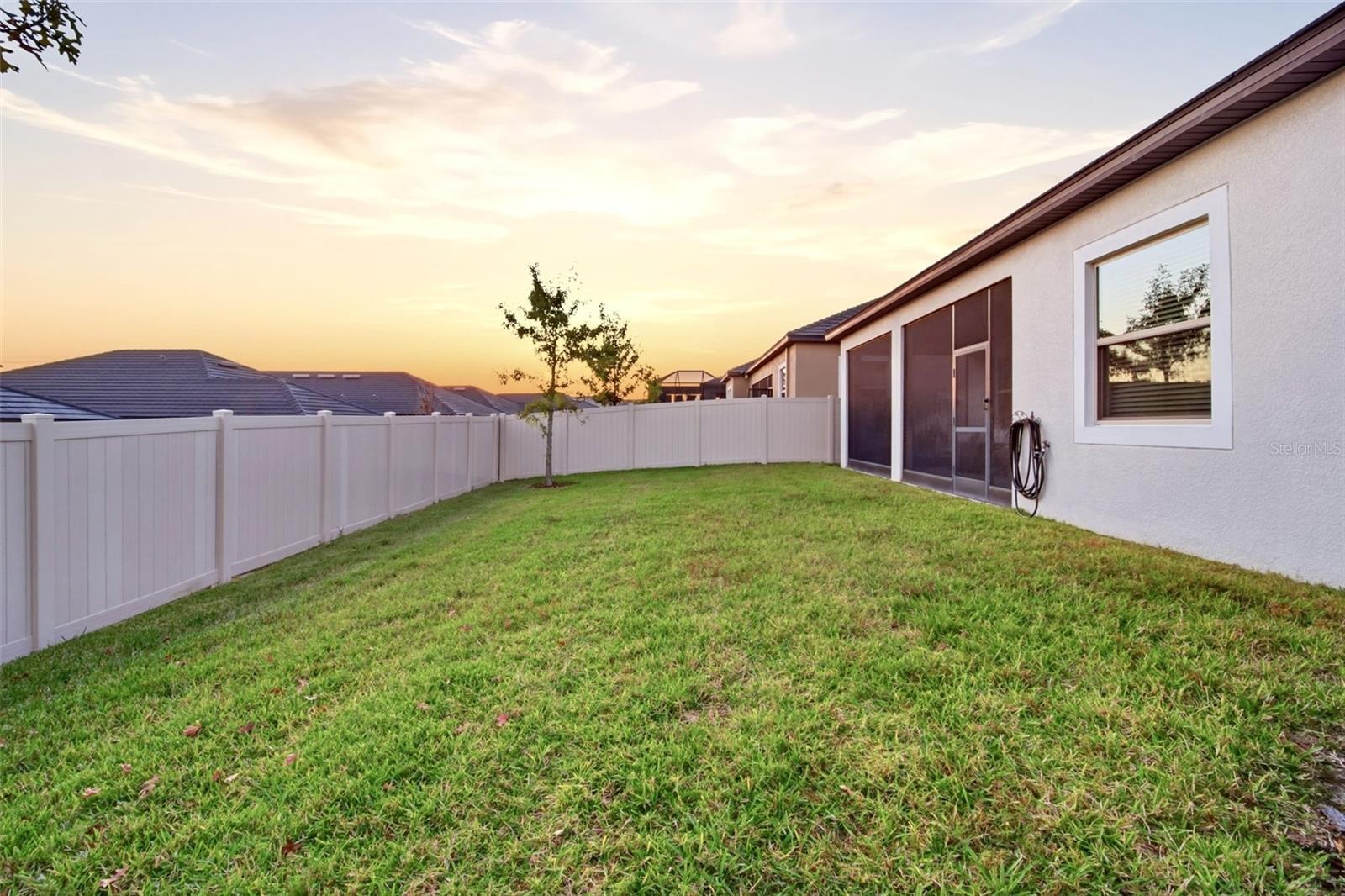 Private, Lush backyard!