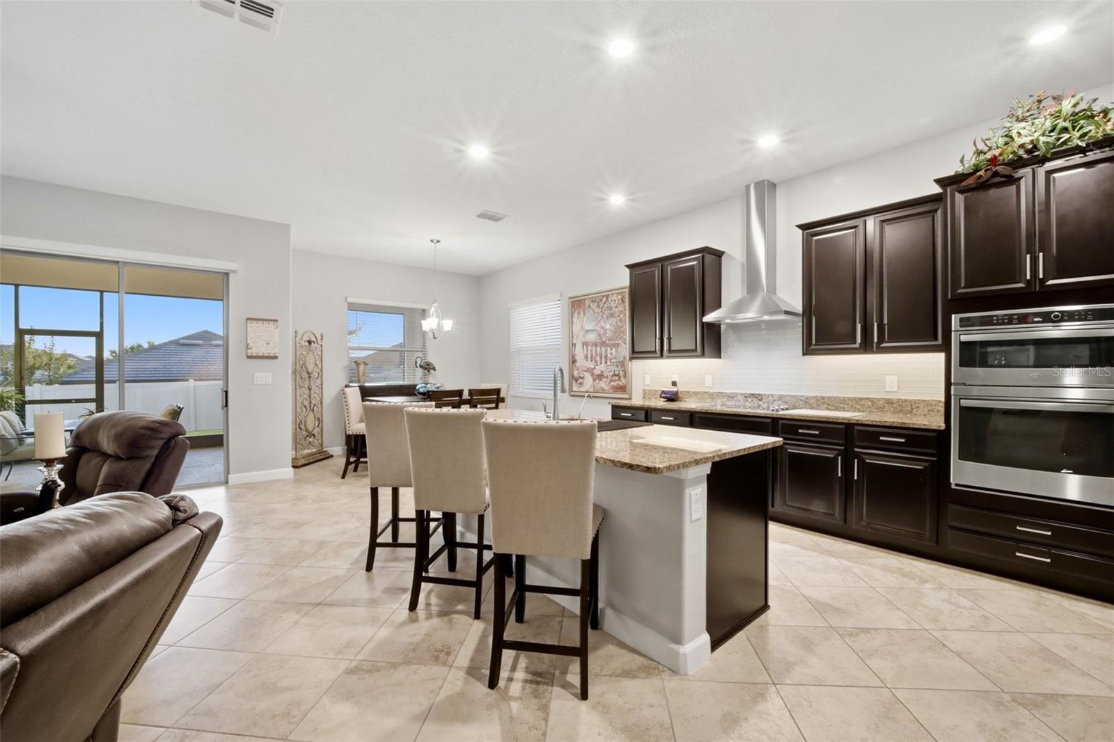 Stunning Kitchen with all the Bells & Whistles!