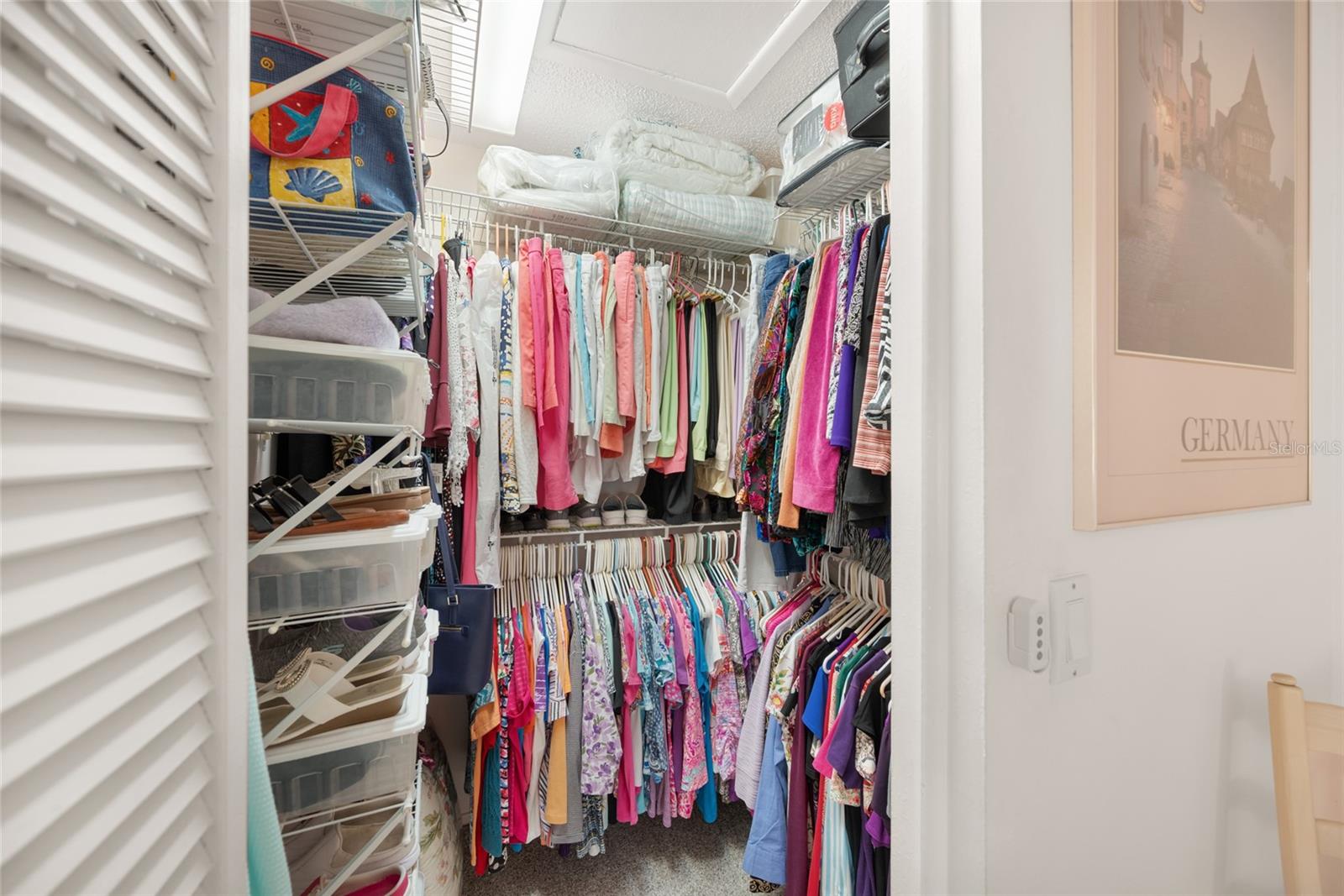 MASTER CLOTHES CLOSET