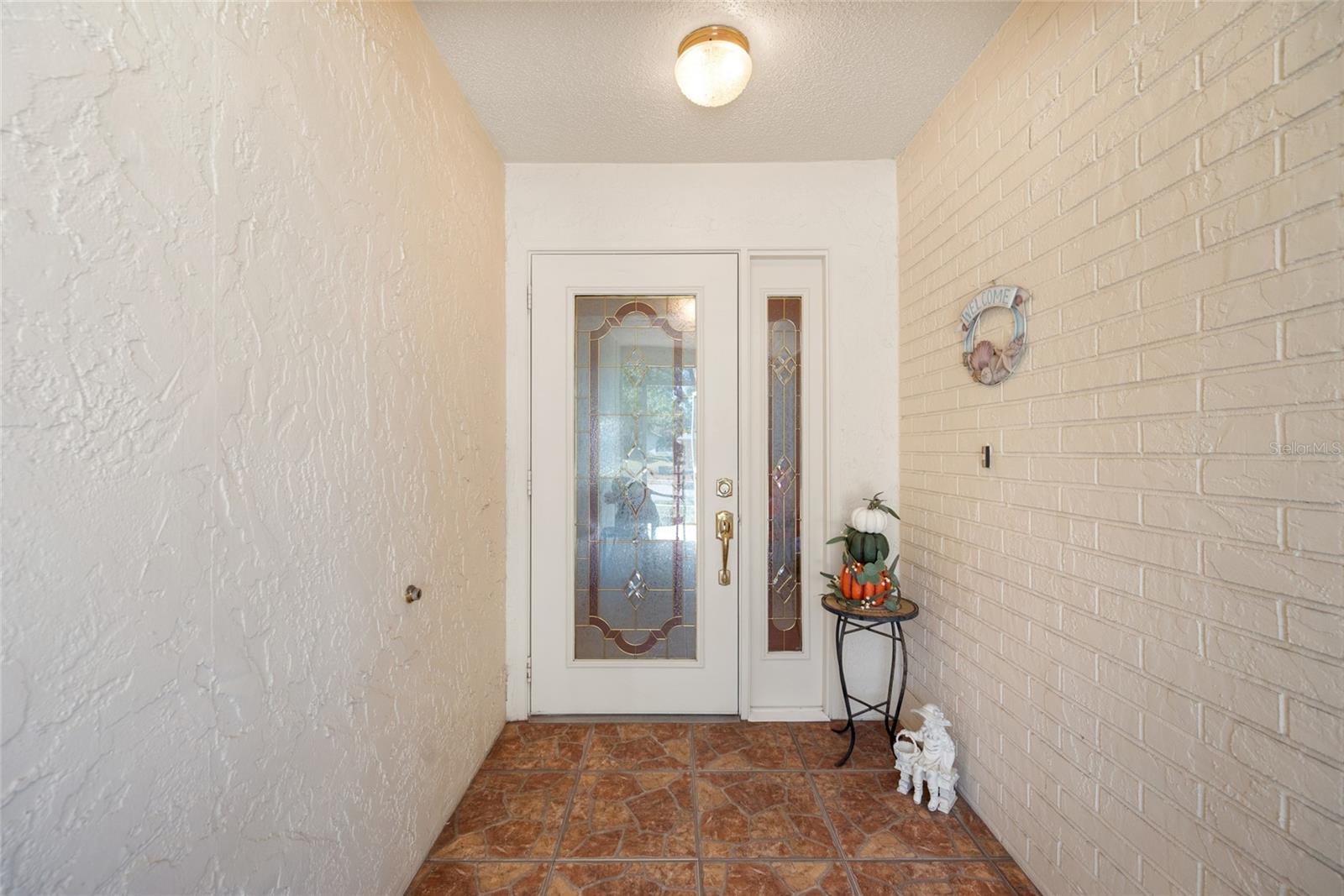 LOVELY FRONT ENTRANCE DOOR