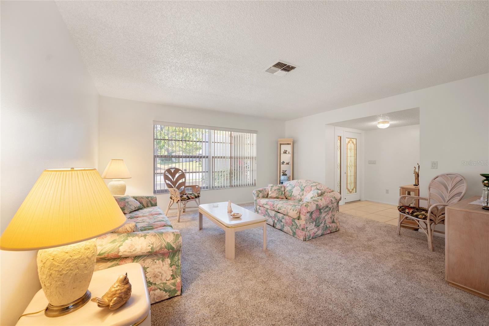 BEAUTIFUL LIVINGROOM