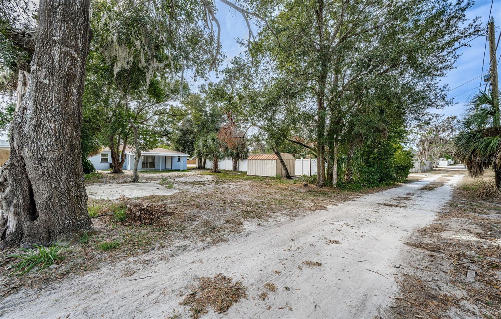 alley way behind home - perfect for pulling in boats, RVs, etc.