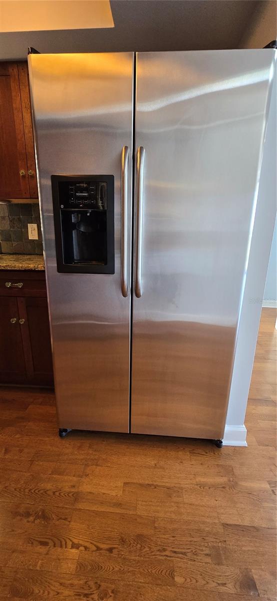 fridge with water & ice