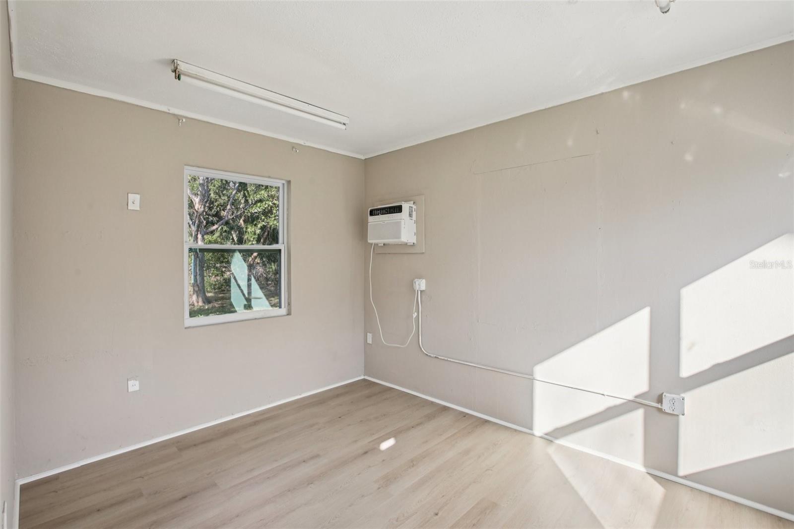 Bedroom In law suite- efficiency