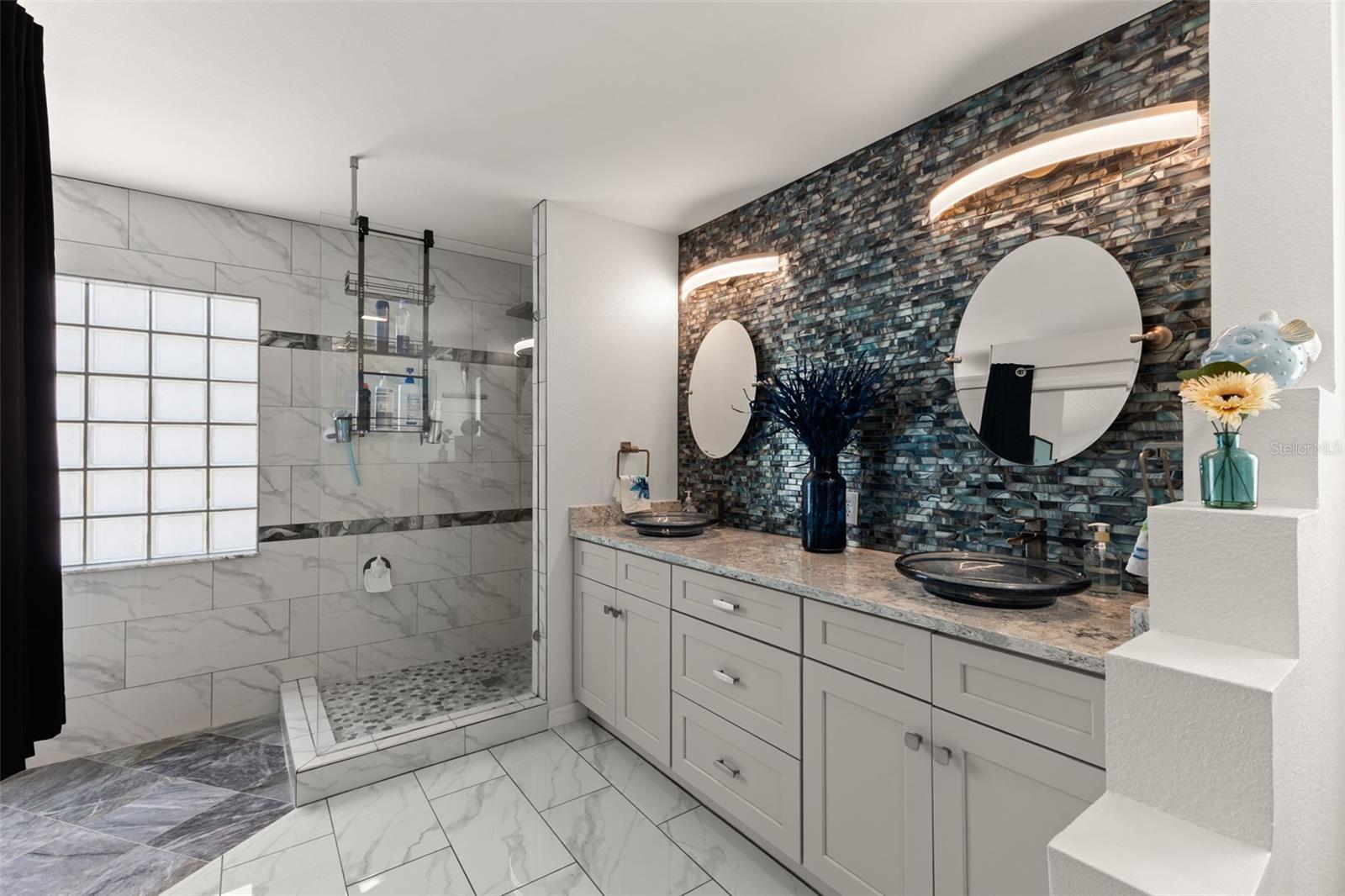 Primary En-Suite Bathroom